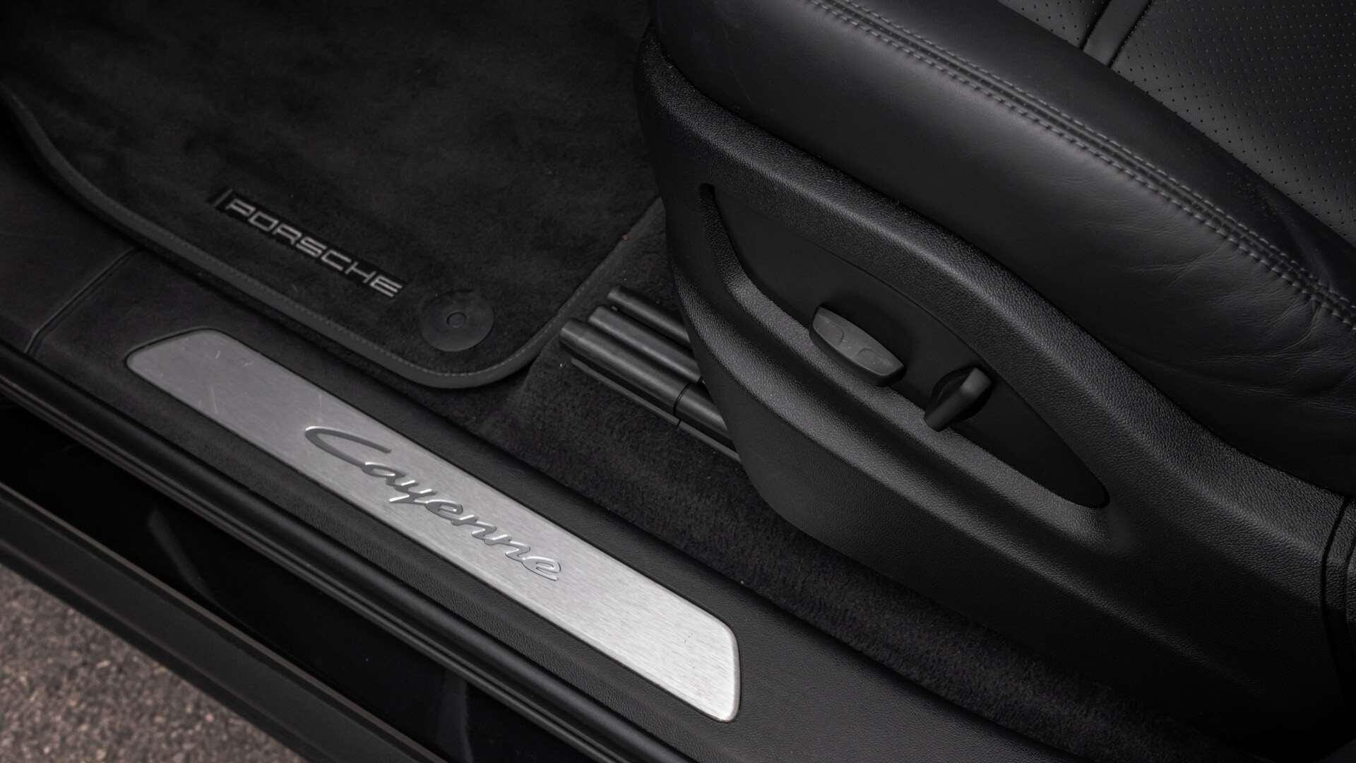 Porsche Cayenne view 26
