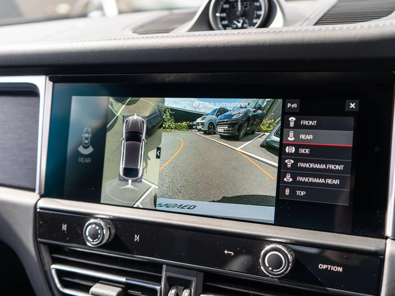 Porsche Macan view 39