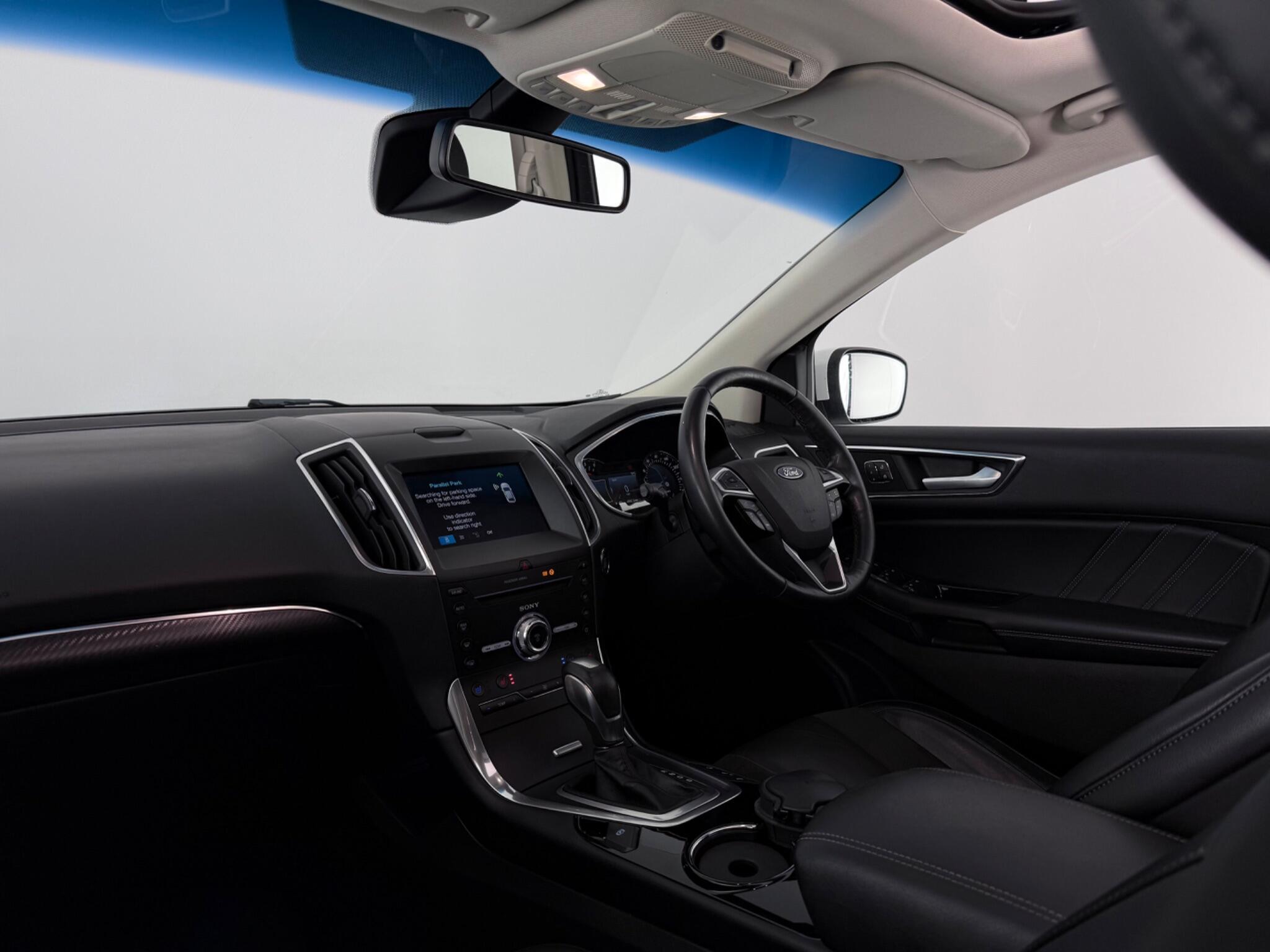 Ford Edge view 4
