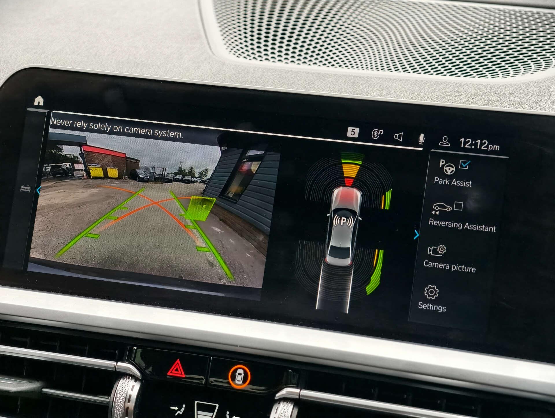 BMW 3 Series view 22
