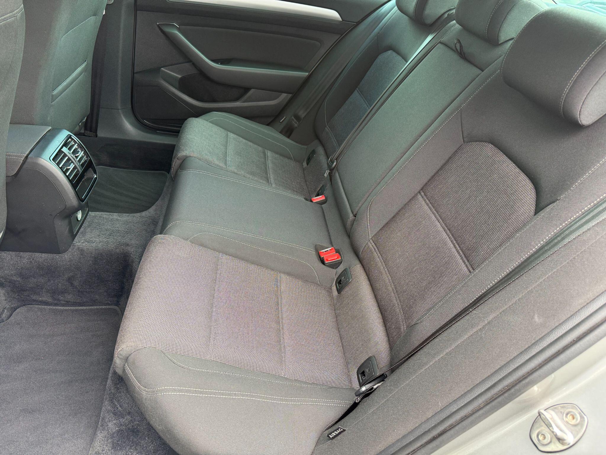 Volkswagen Passat view 21