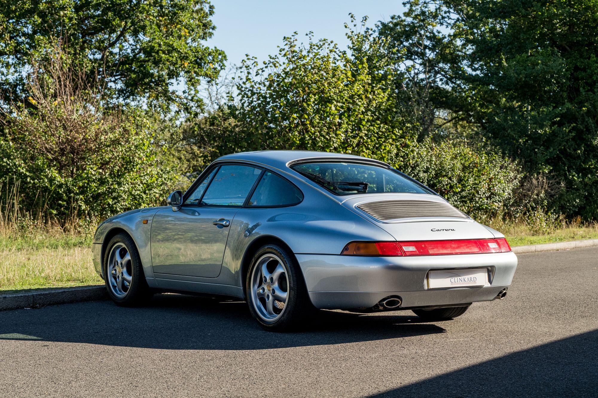 Porsche 911 view 5