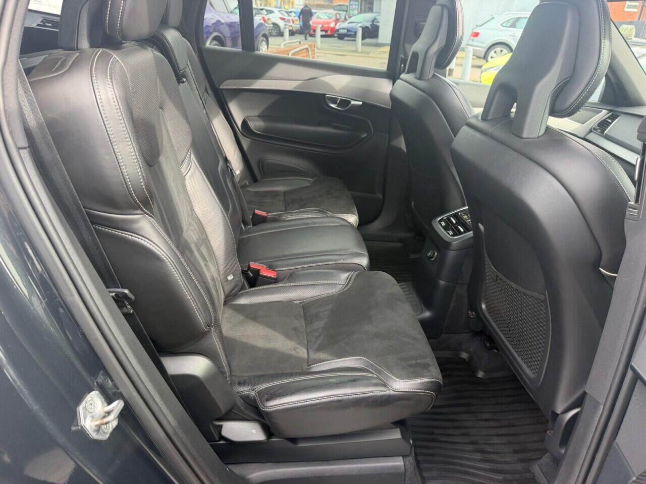 Volvo XC90 view 22