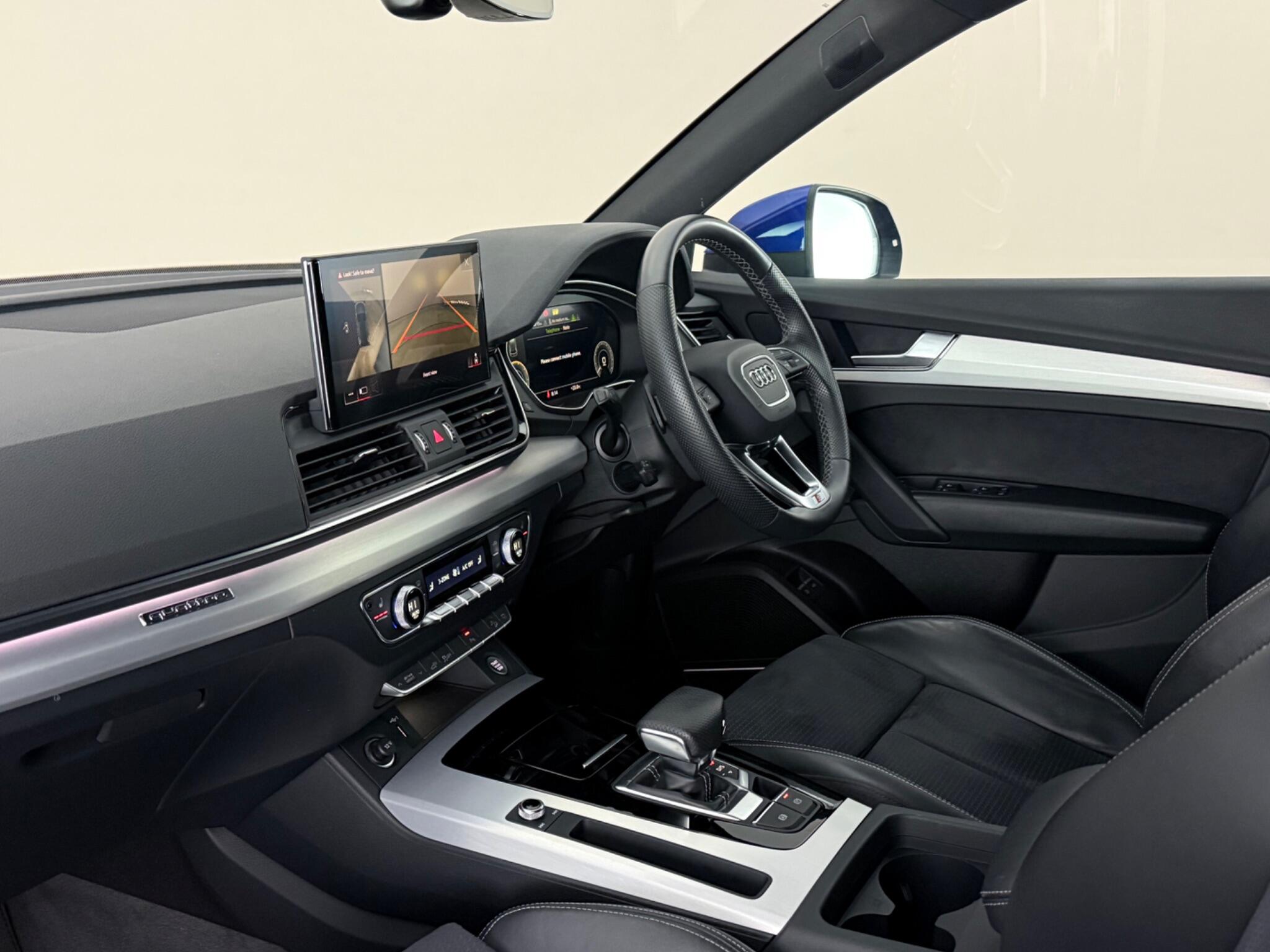 Audi Q5 view 3