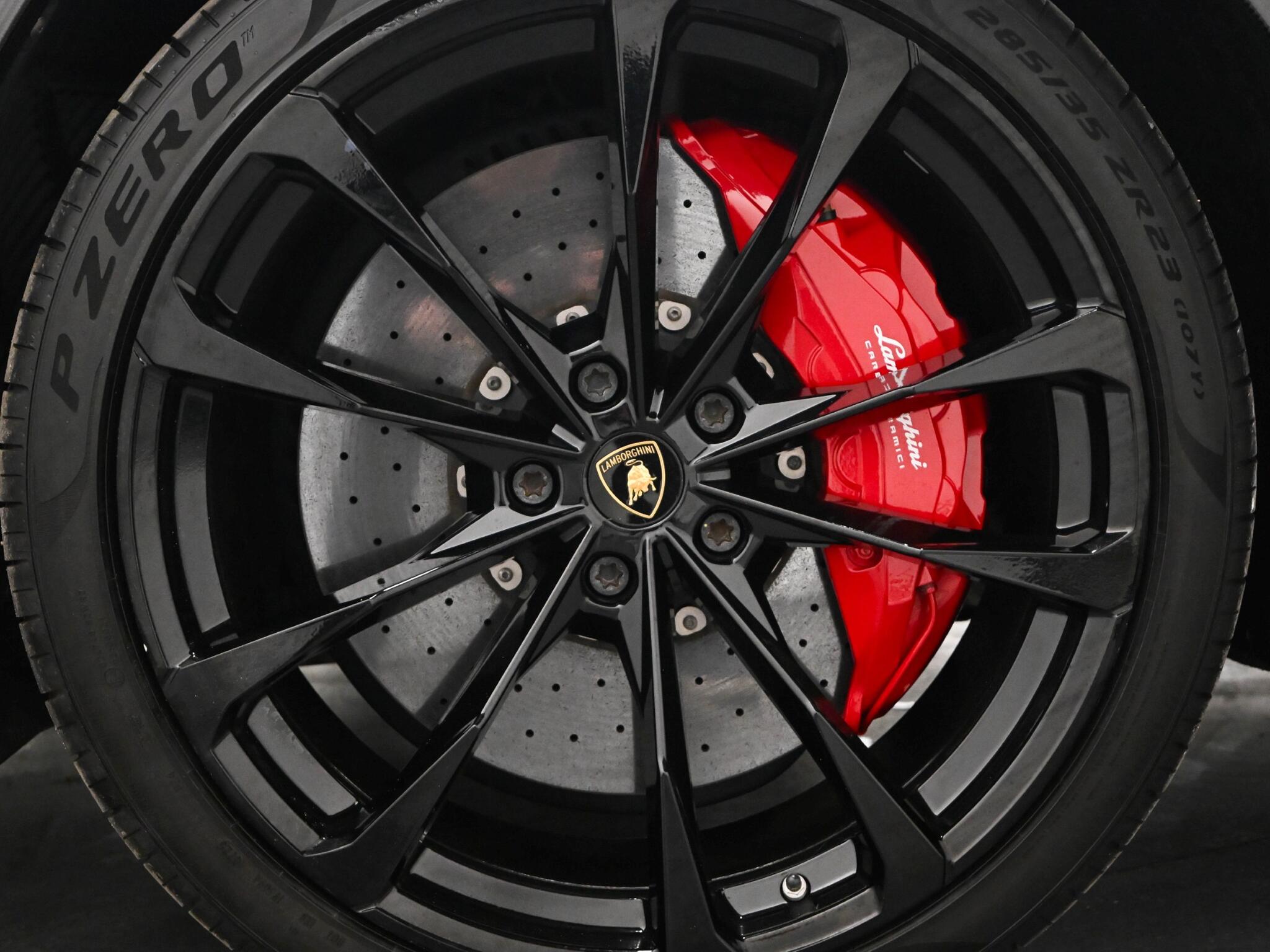 Lamborghini Urus view 8
