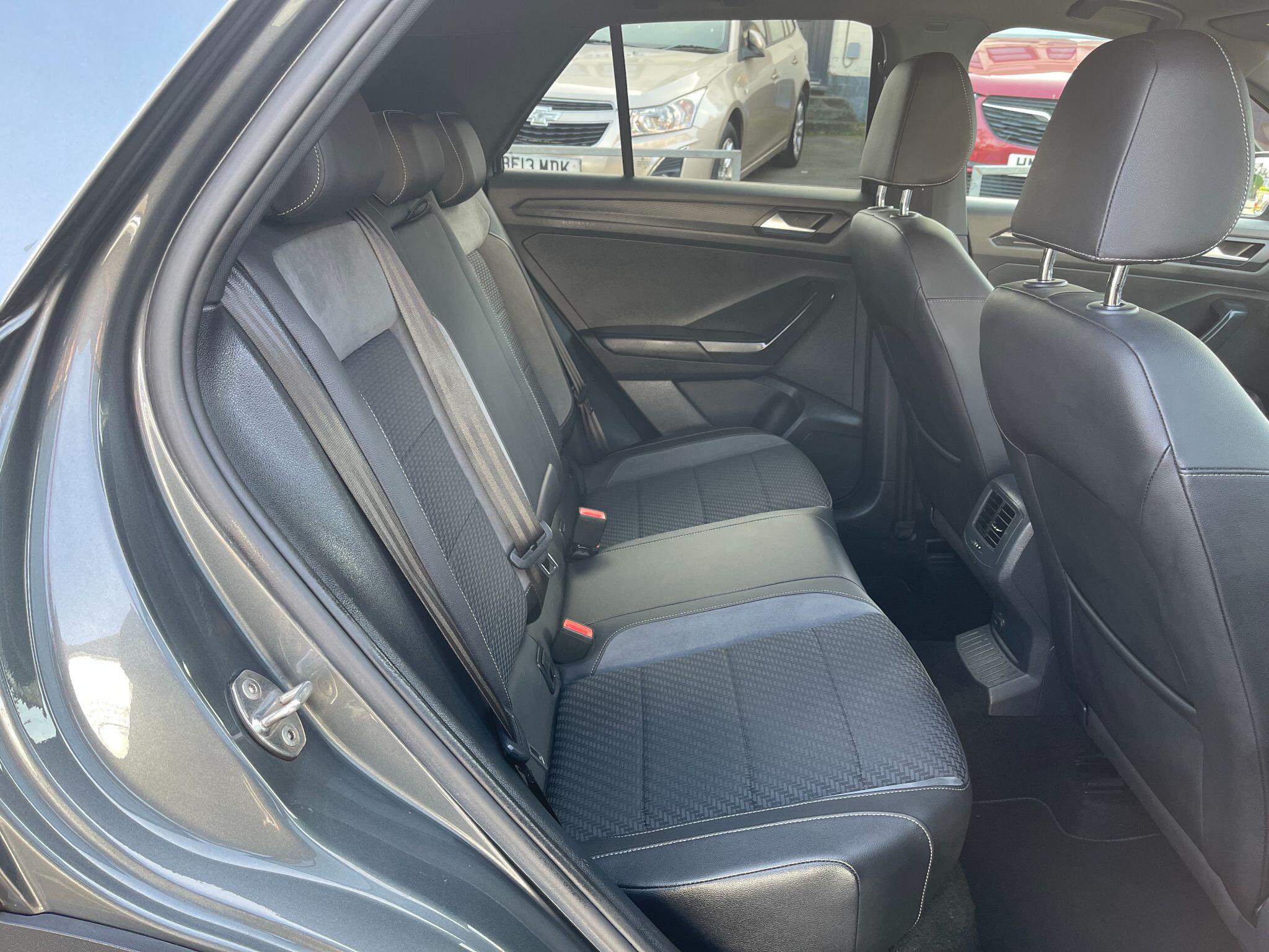 Volkswagen T-Roc view 32