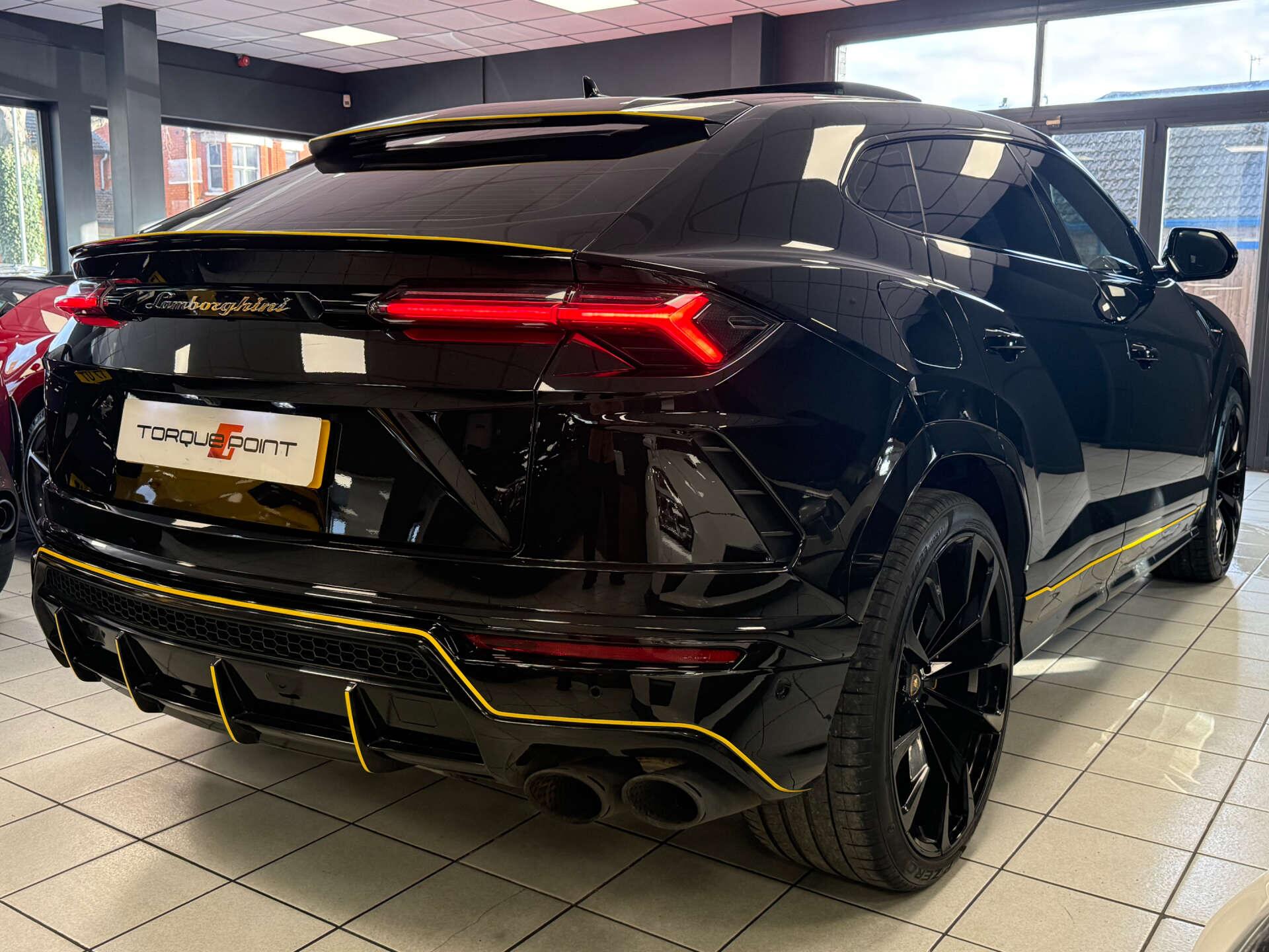 Lamborghini Urus view 3