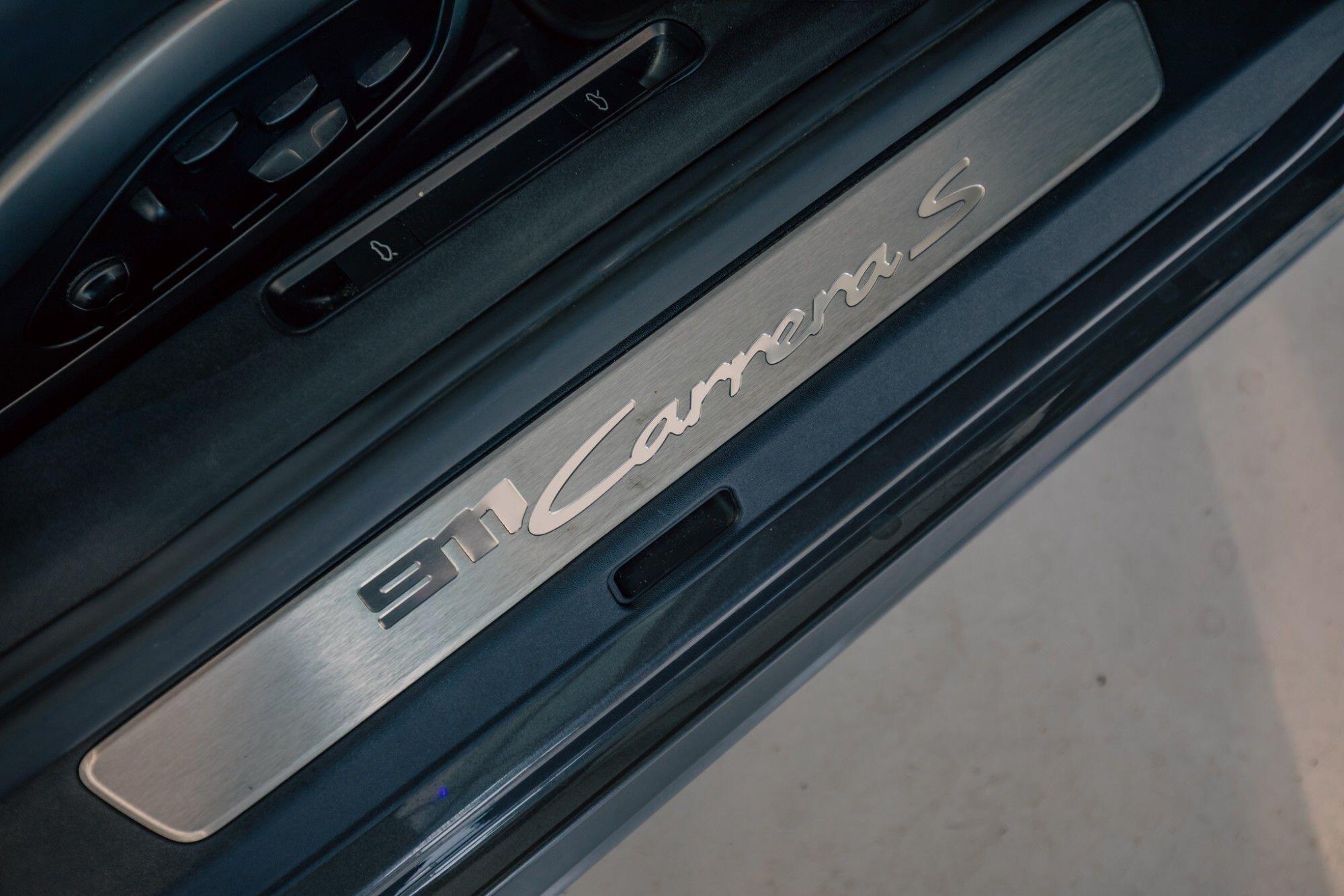 Porsche 911 view 15