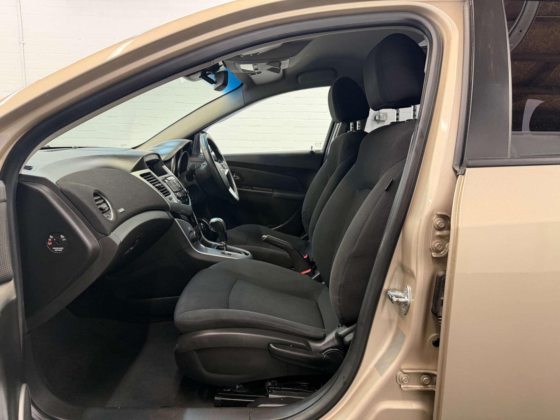 Chevrolet Cruze view 16