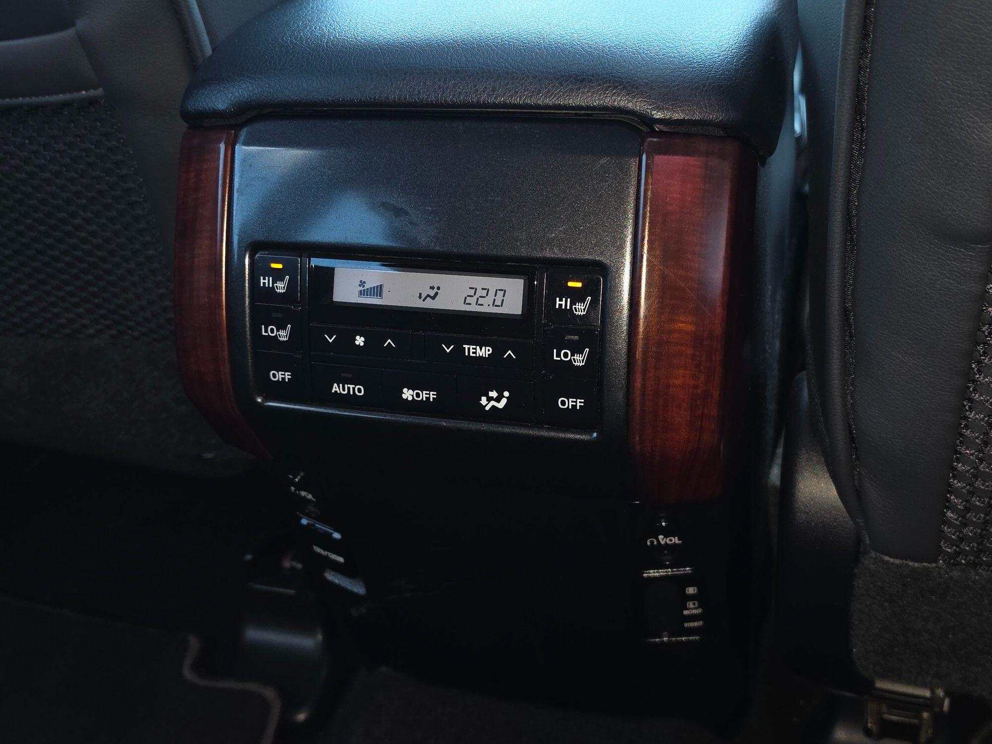 Toyota Land Cruiser view 137