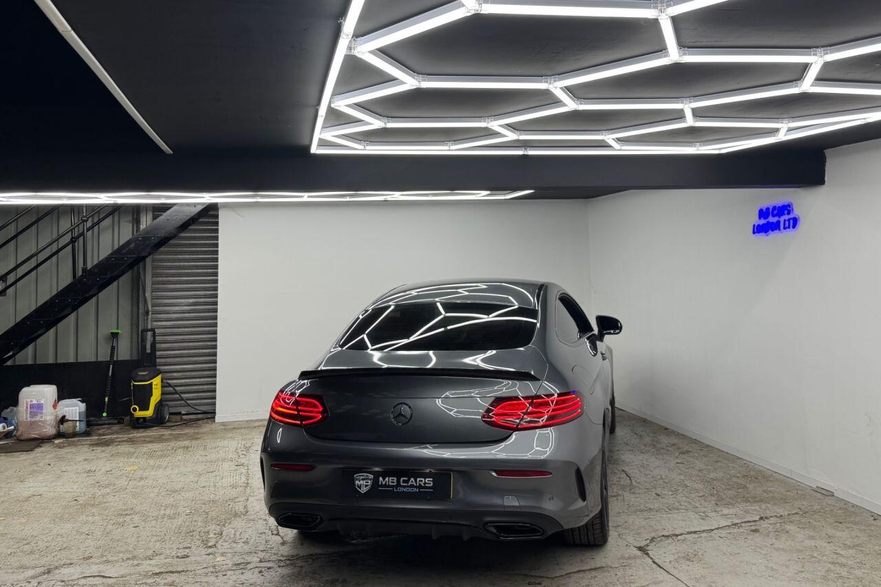 Mercedes-Benz C-Class view 37