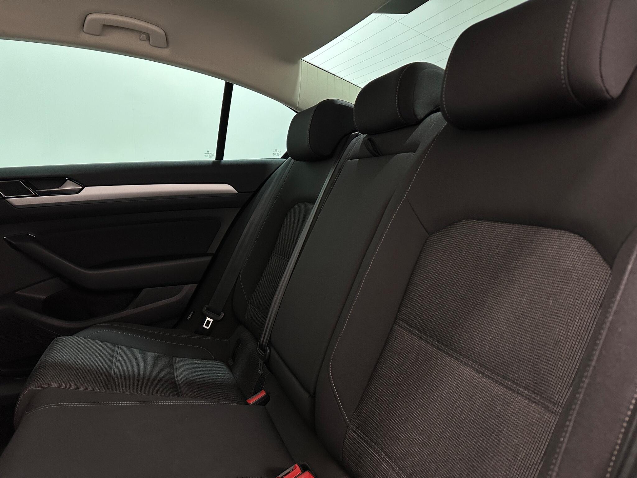 Volkswagen Passat view 39