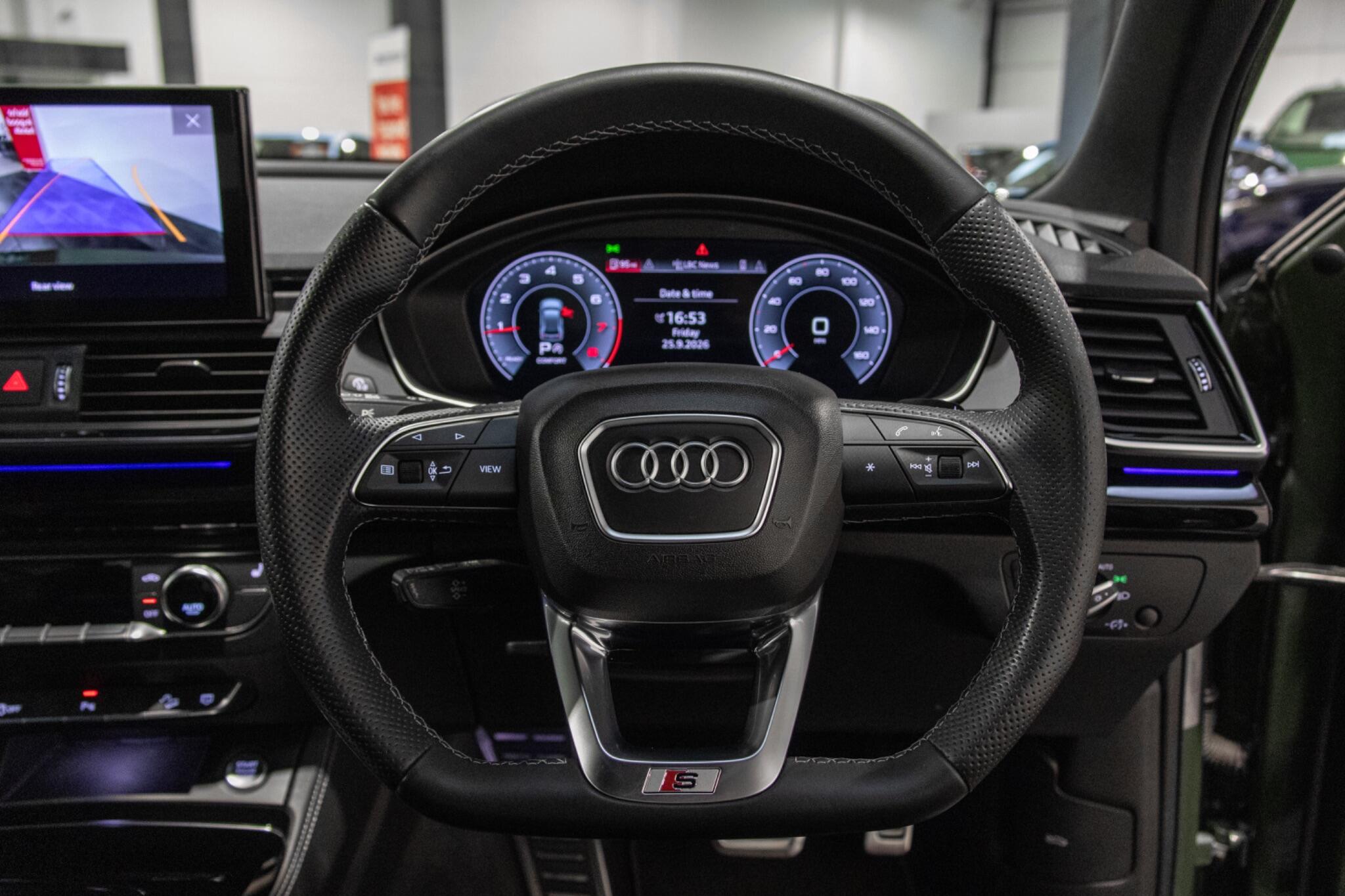 Audi Q5 view 15