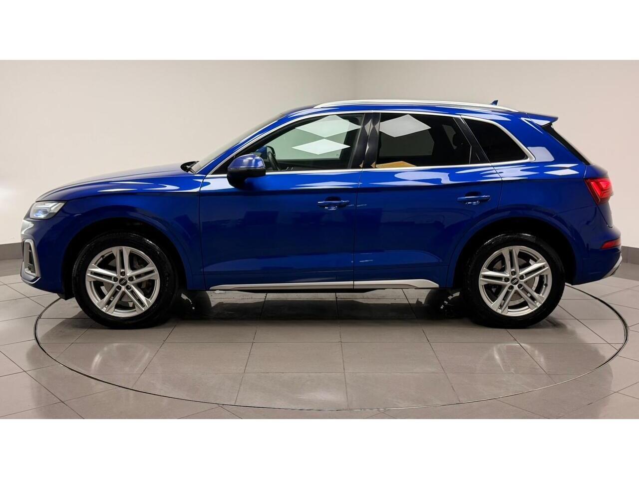 Audi Q5 view 4