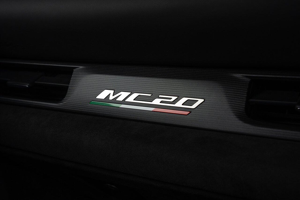 Maserati MC20 view 46
