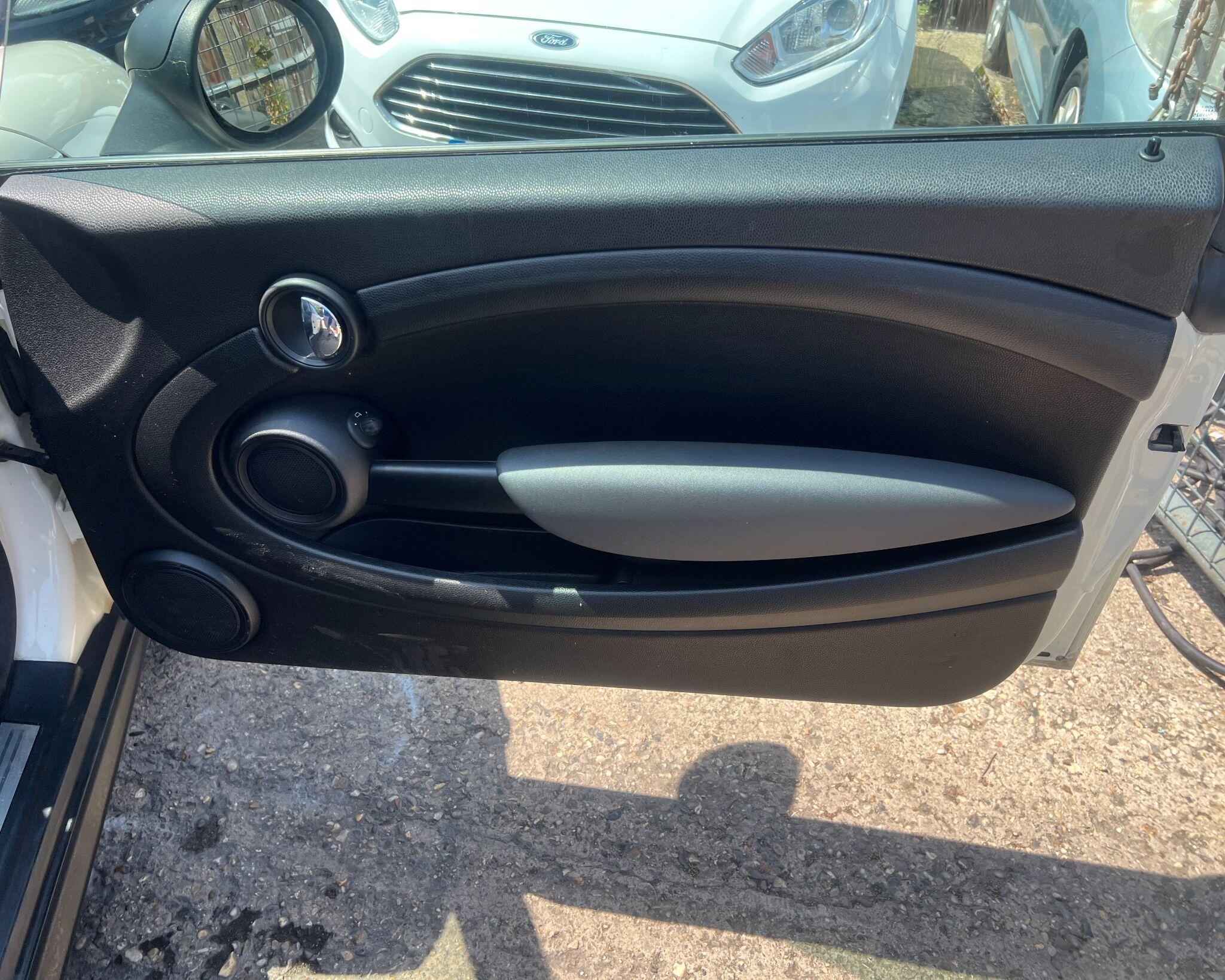 Mini Hatch view 11