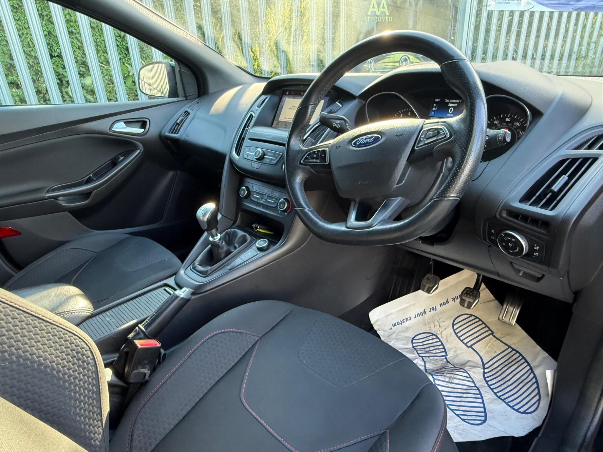 2018 Ford Focus image 16