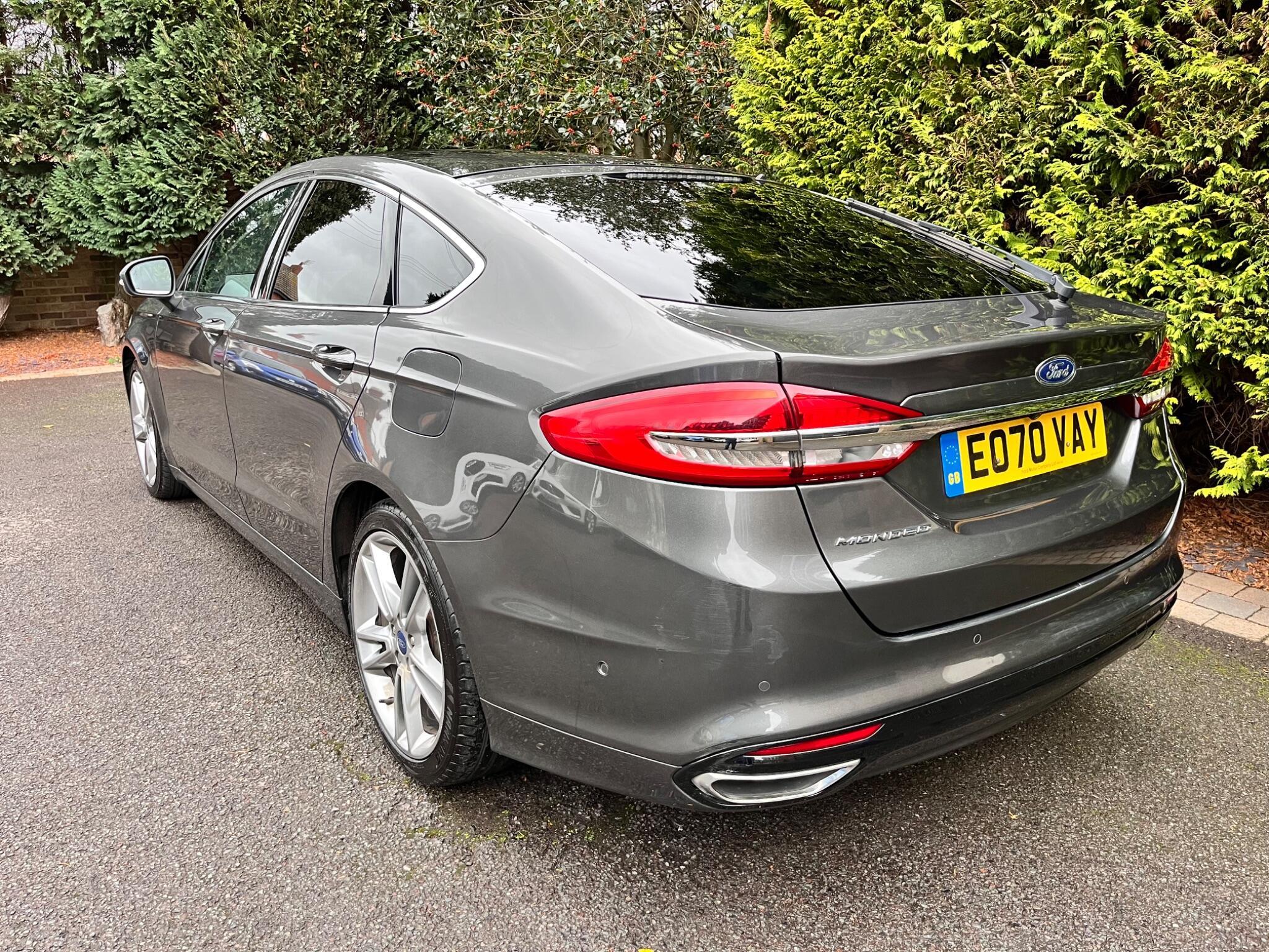 Ford Mondeo view 12
