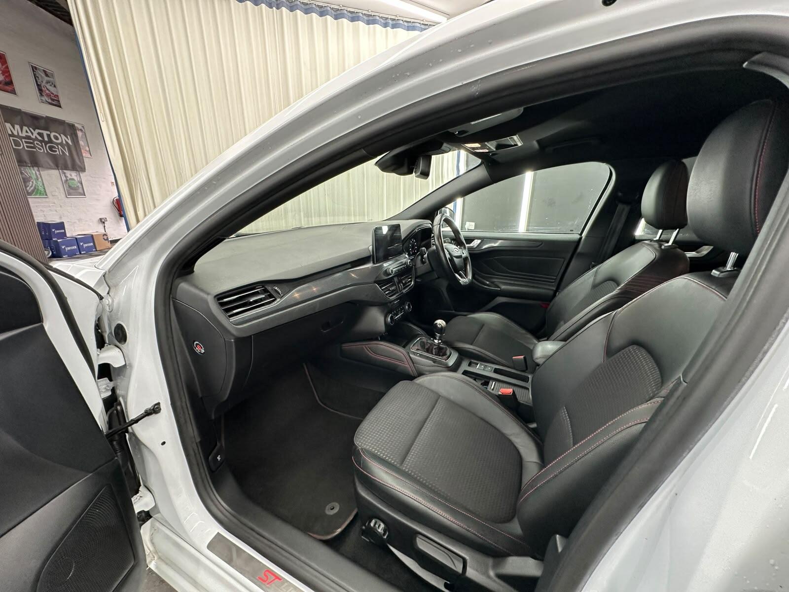 Ford Focus view 27