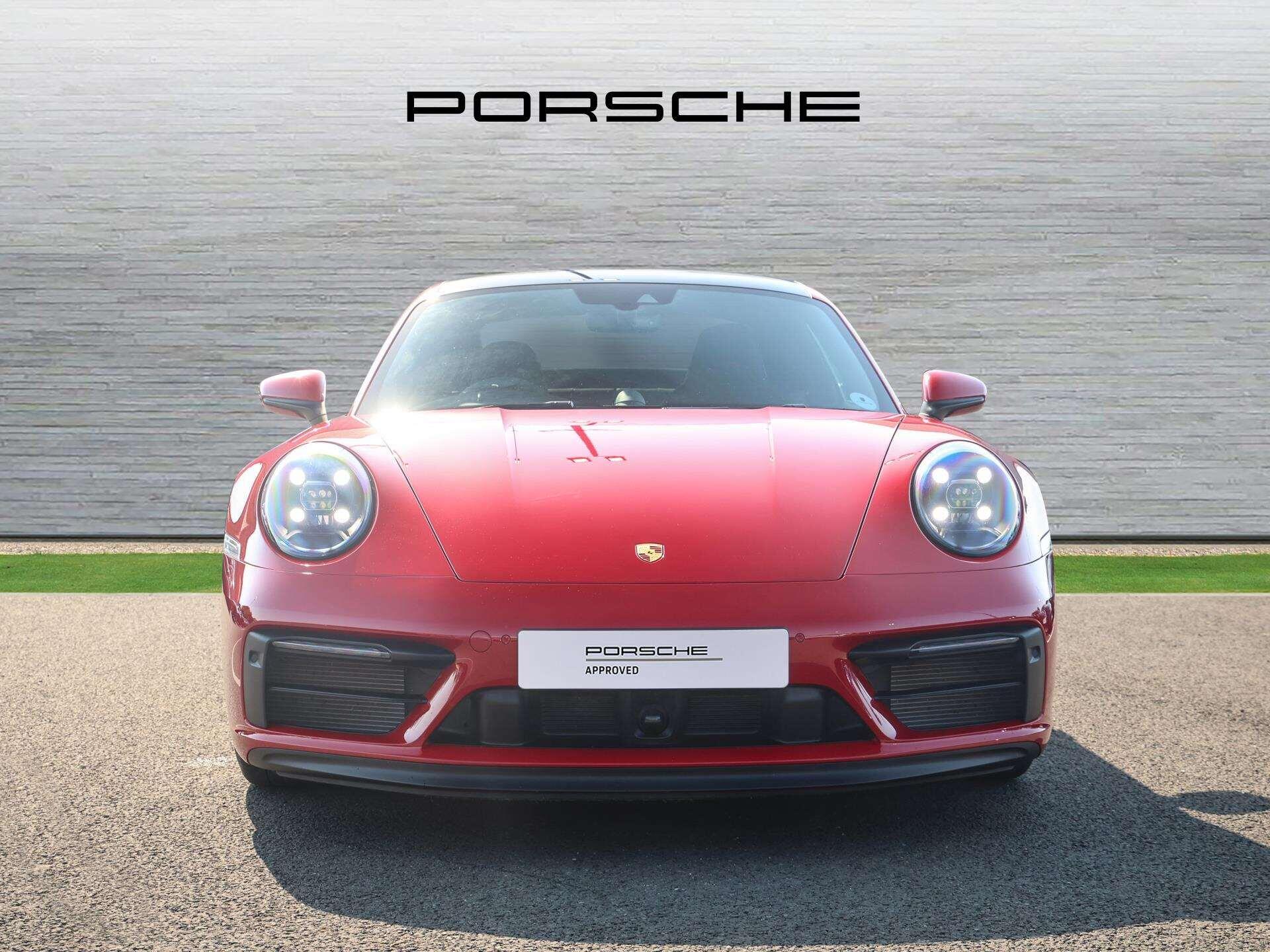Porsche 911 view 8