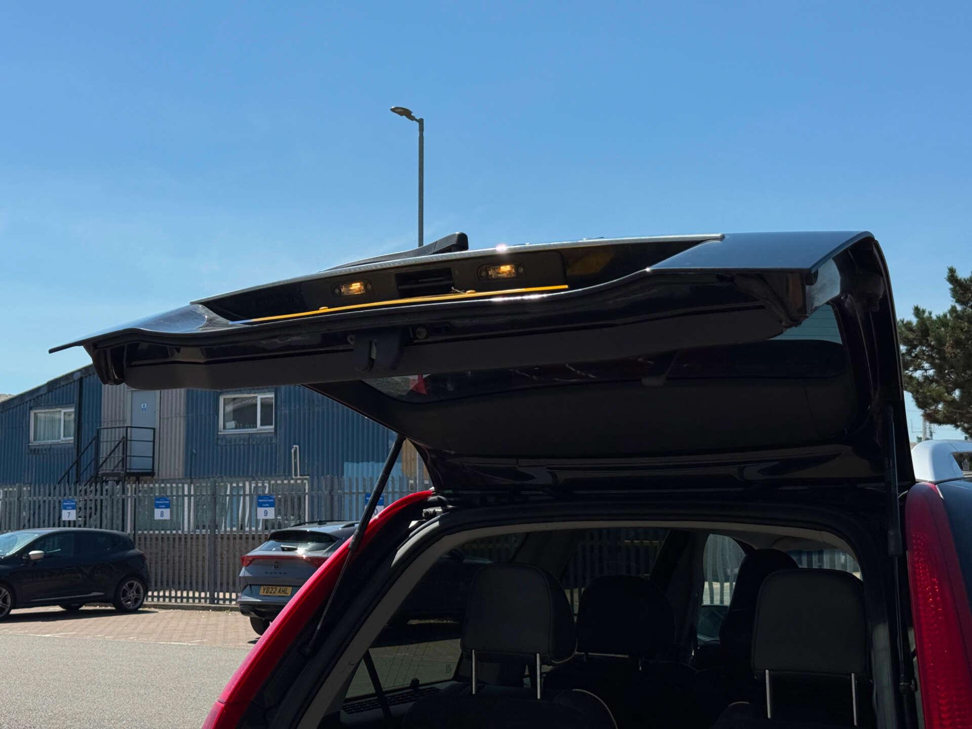 Volvo XC90 view 32