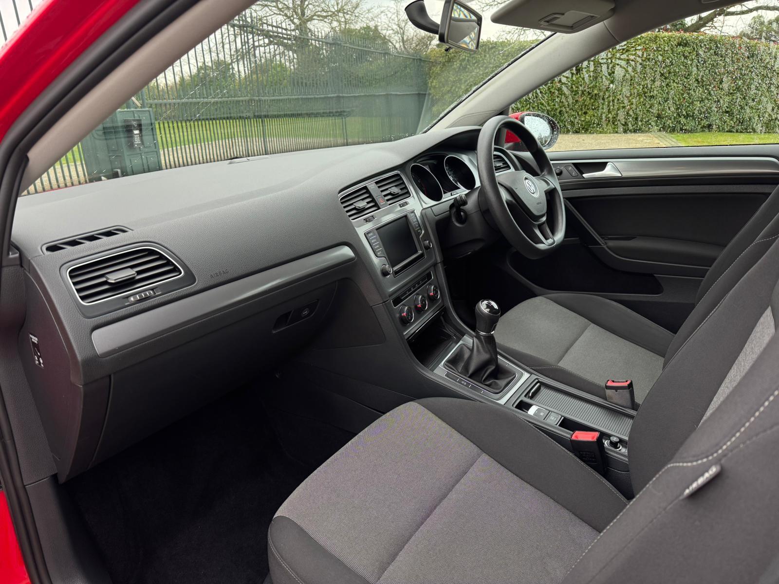 2015 Volkswagen Golf image 22