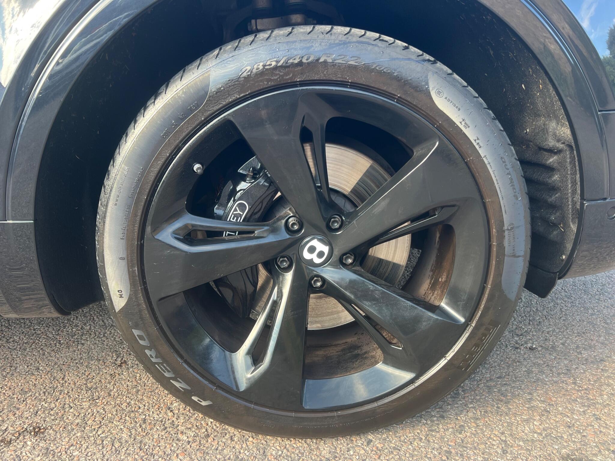 Bentley Bentayga view 4