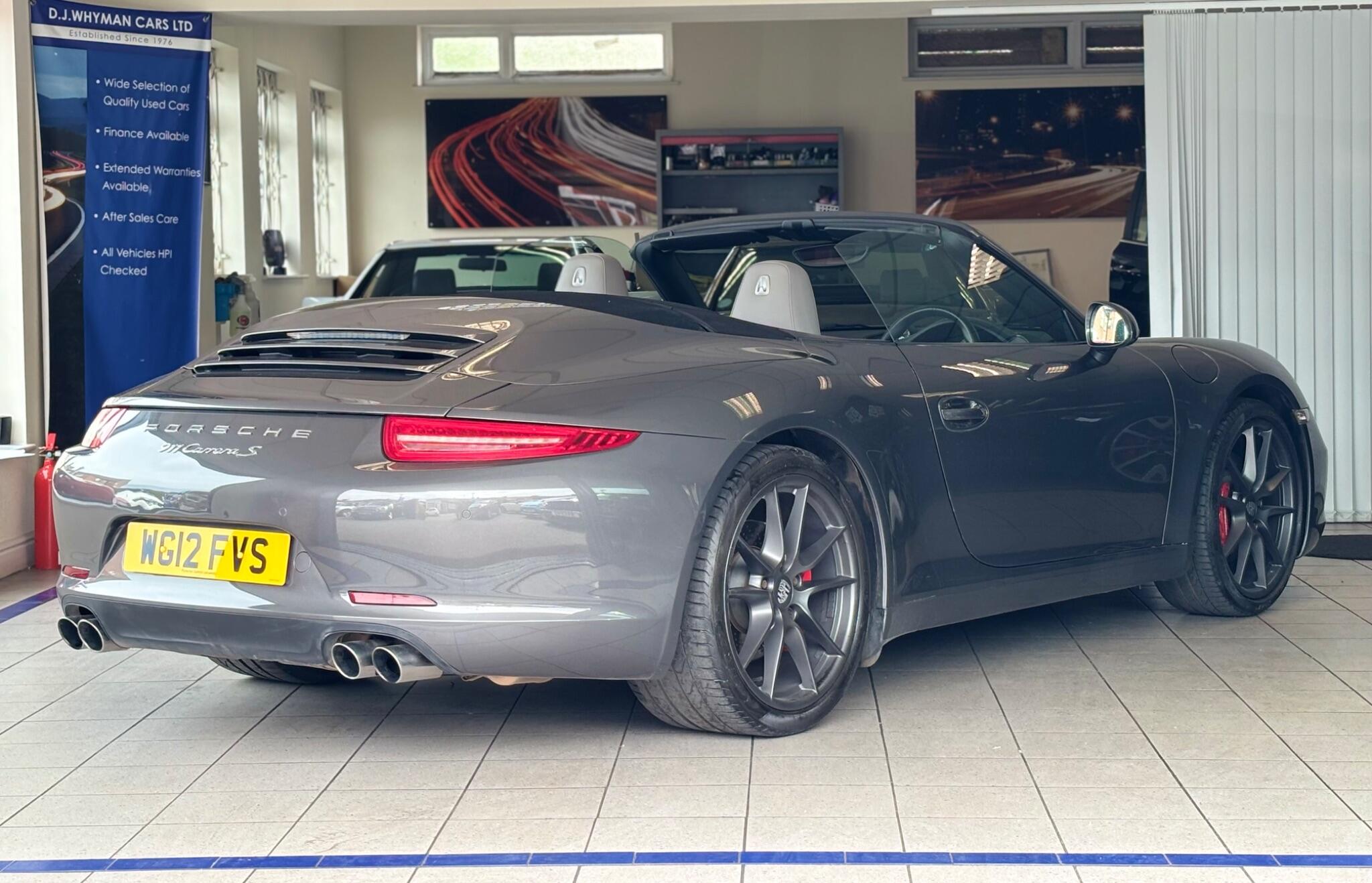 Porsche 911 view 17