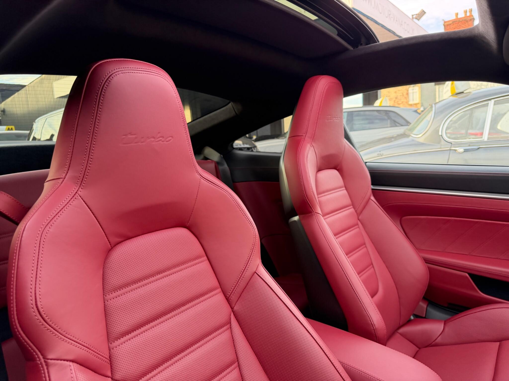 Porsche 911 view 33