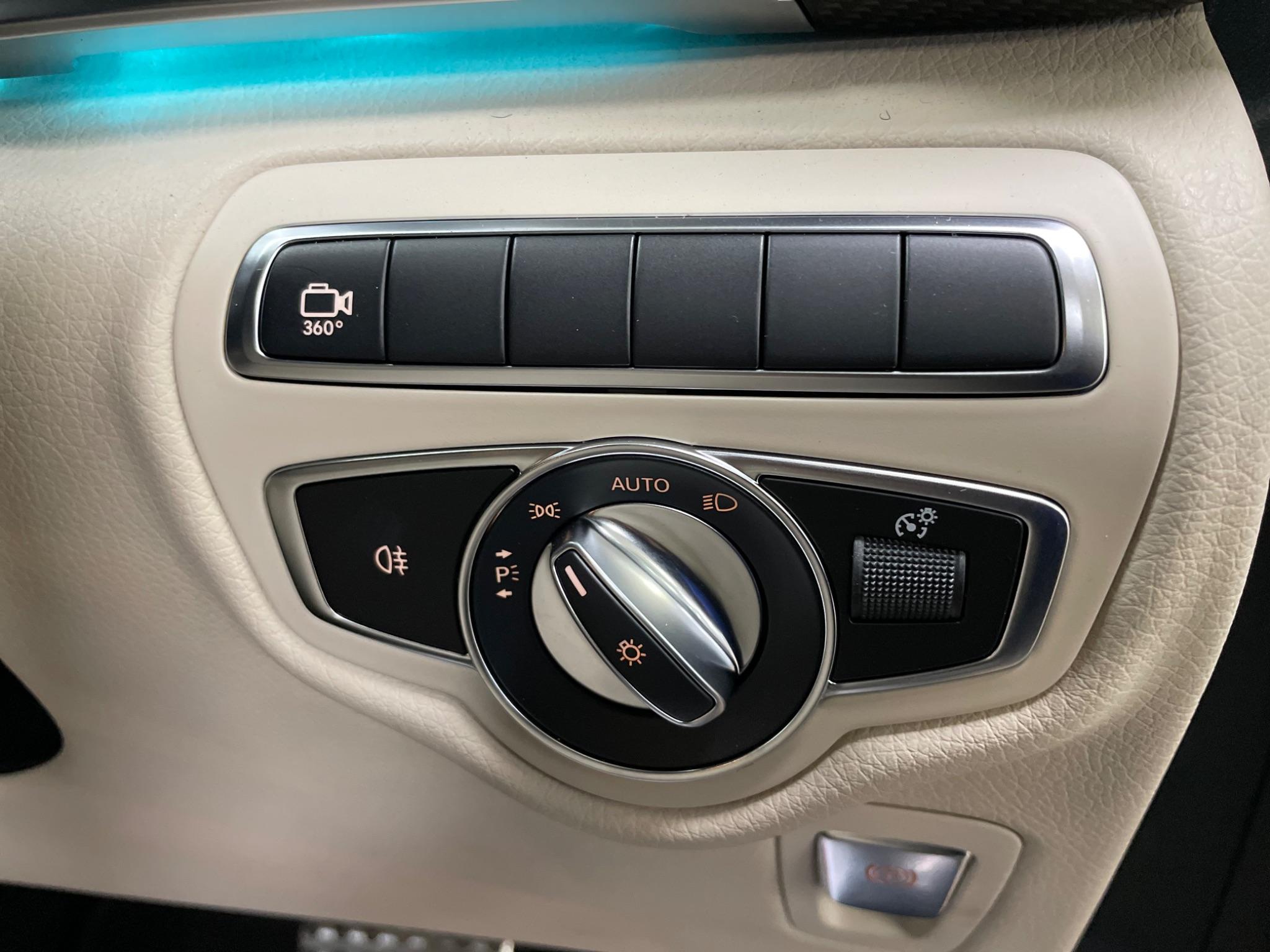 Mercedes-Benz V-Class view 15
