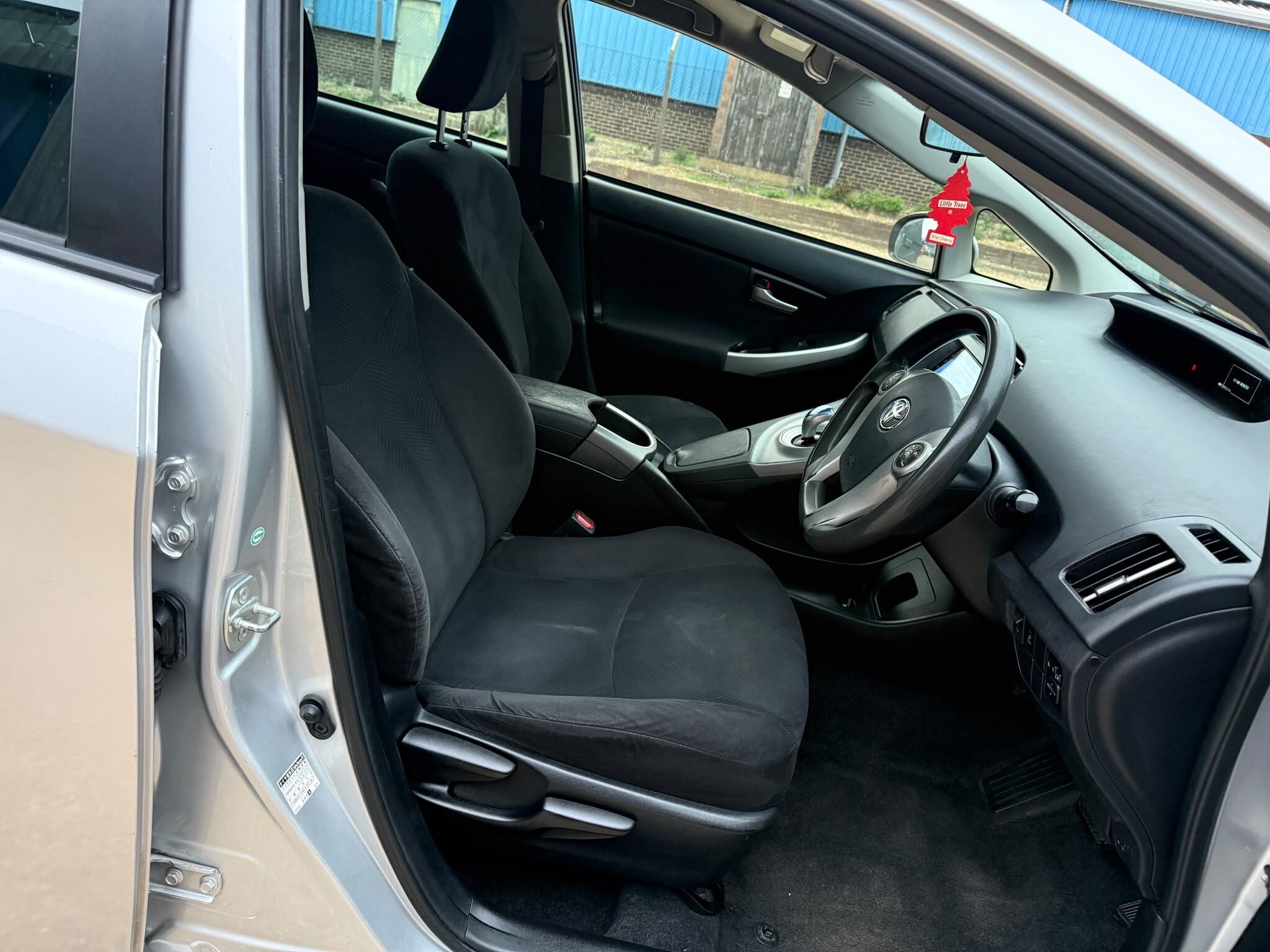 Toyota Prius view 12