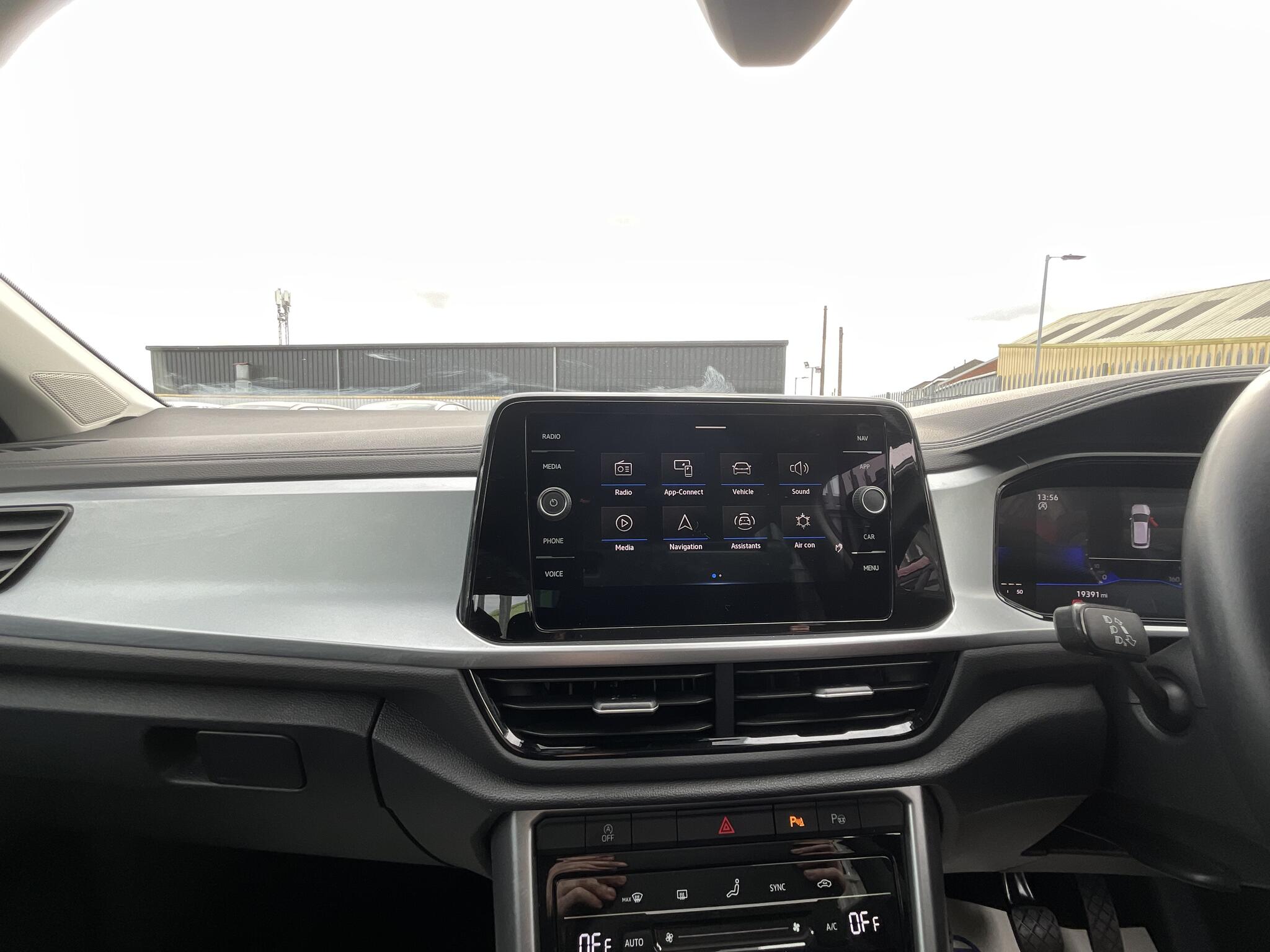 Volkswagen T-Roc view 29