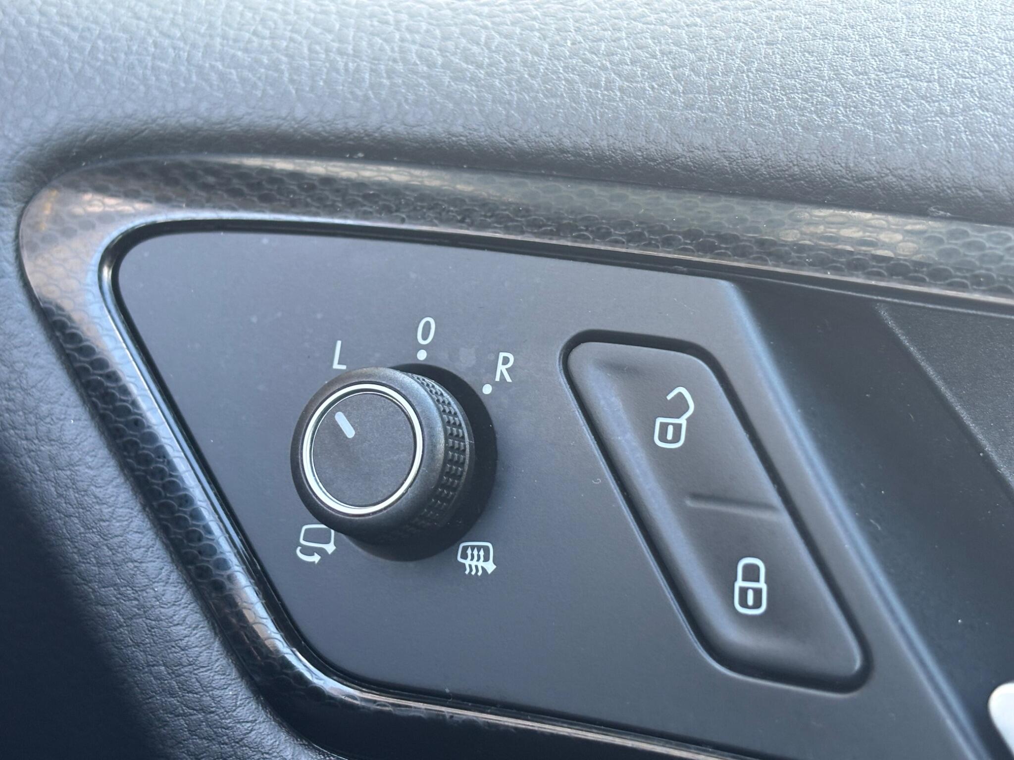 Volkswagen Golf view 18