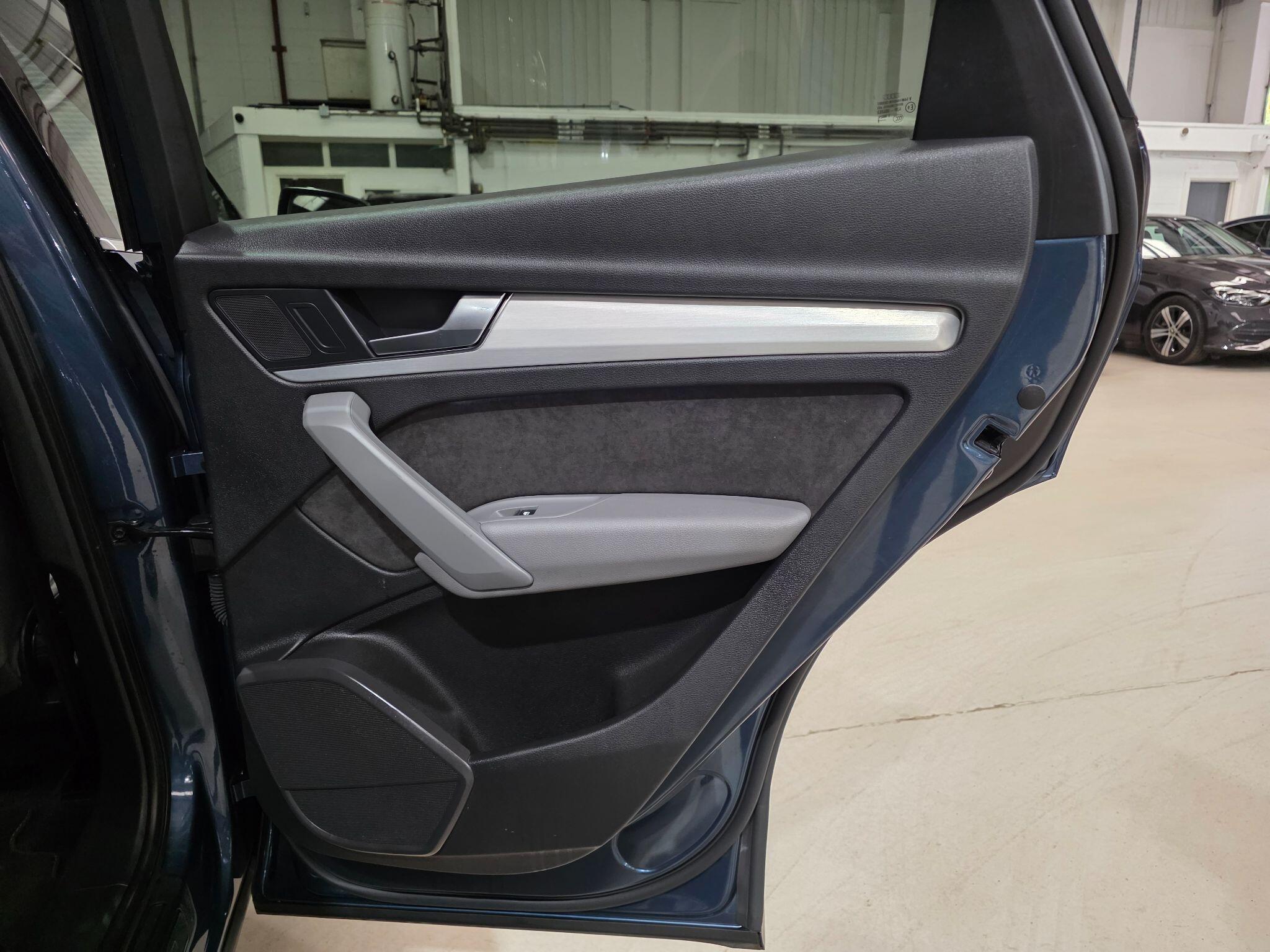 Audi Q5 view 25