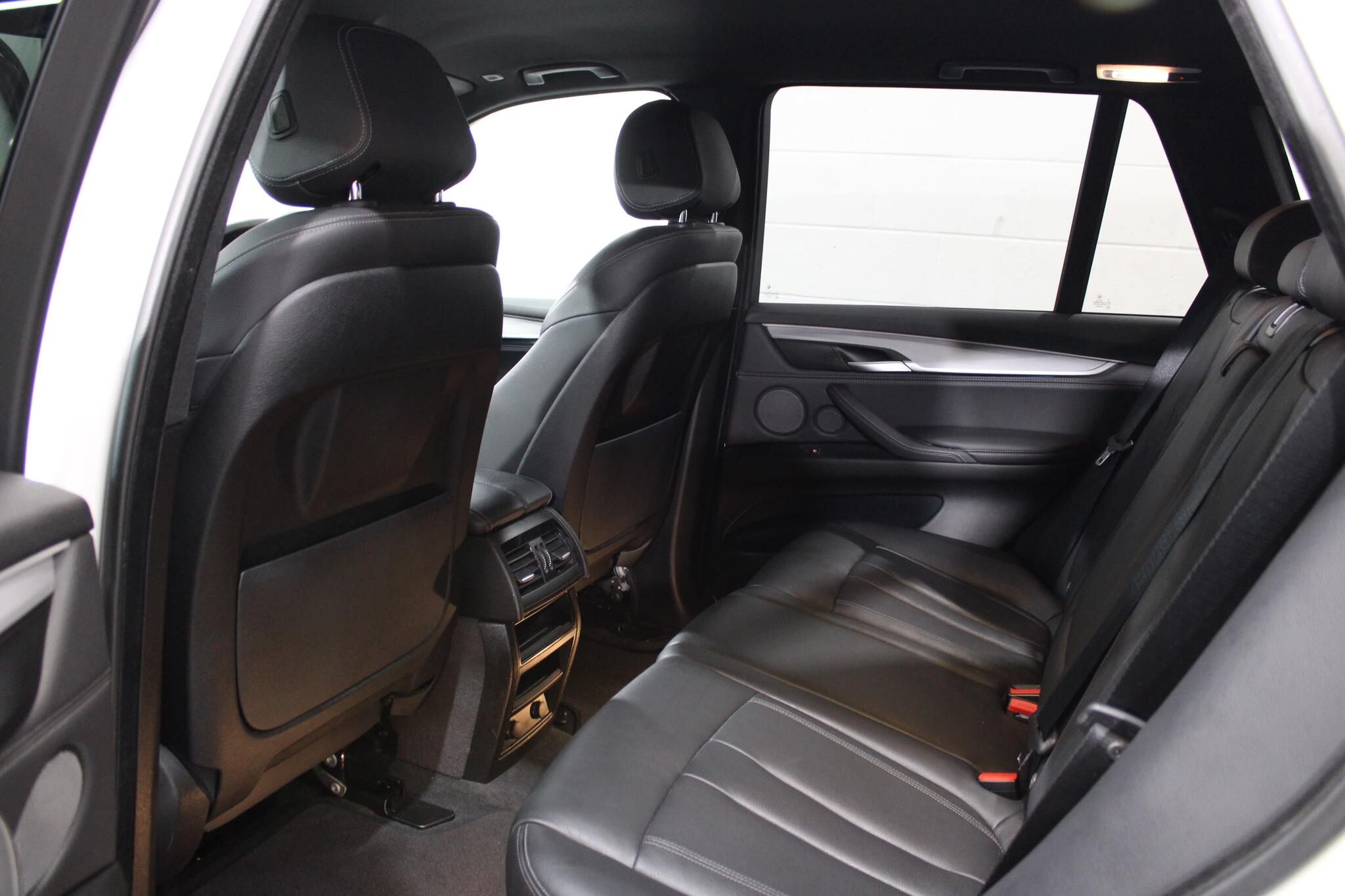 BMW X5 view 11