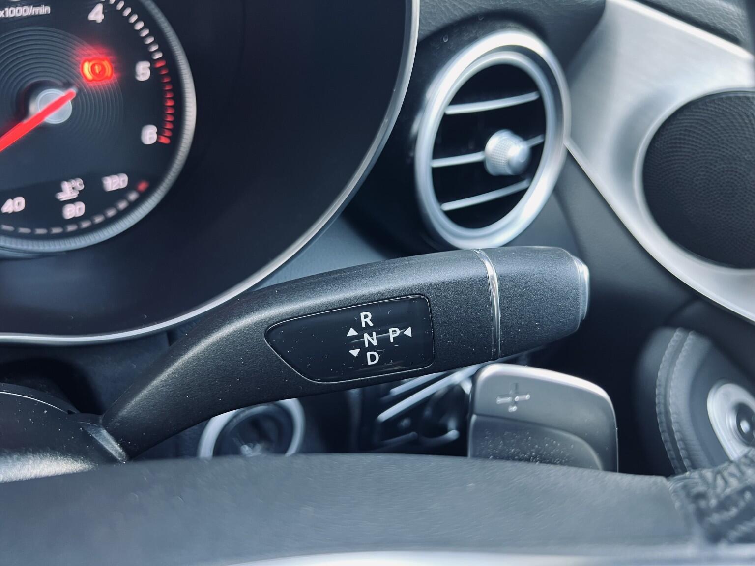 Mercedes-Benz C-Class view 27