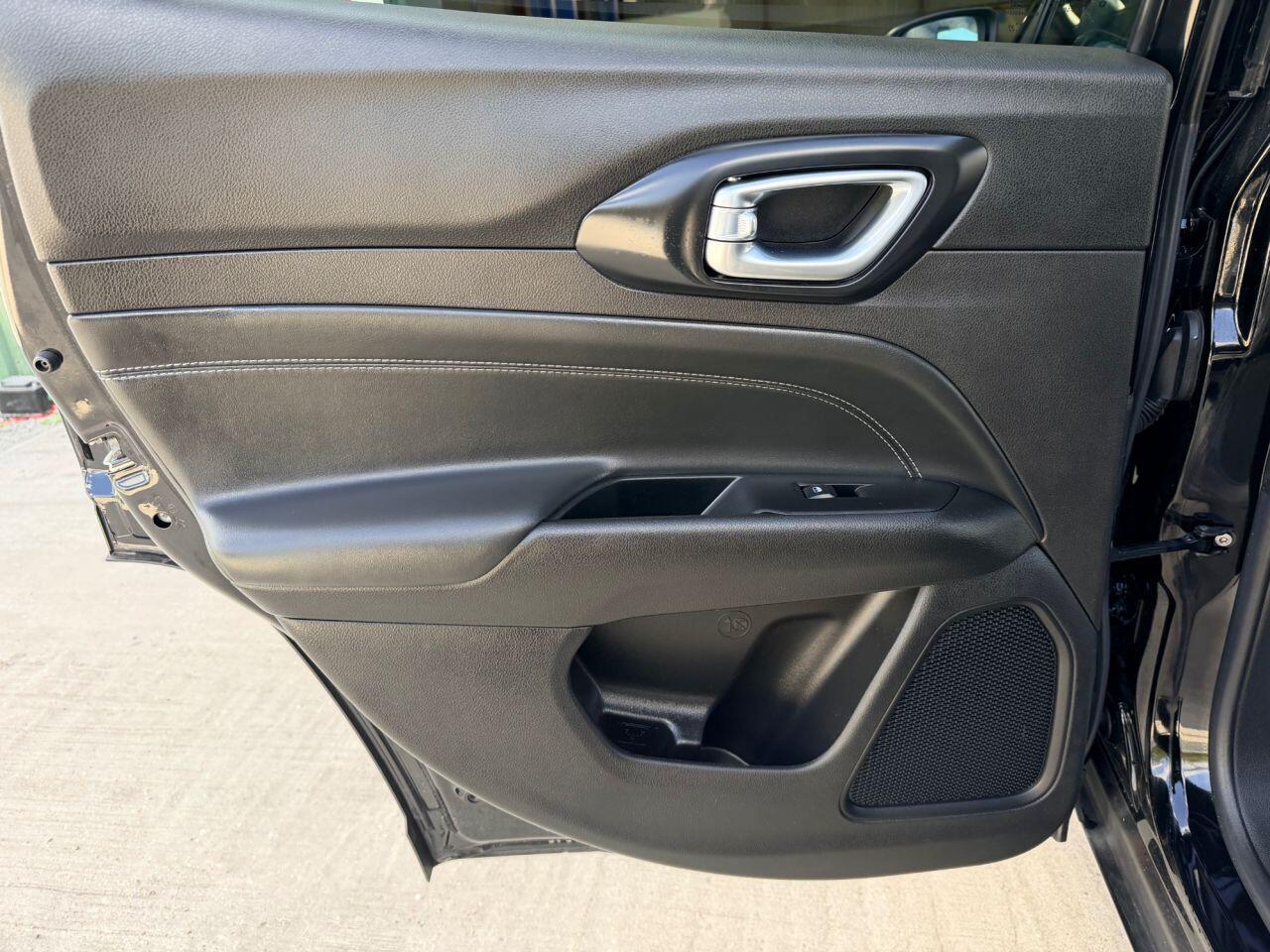 Jeep Compass view 22