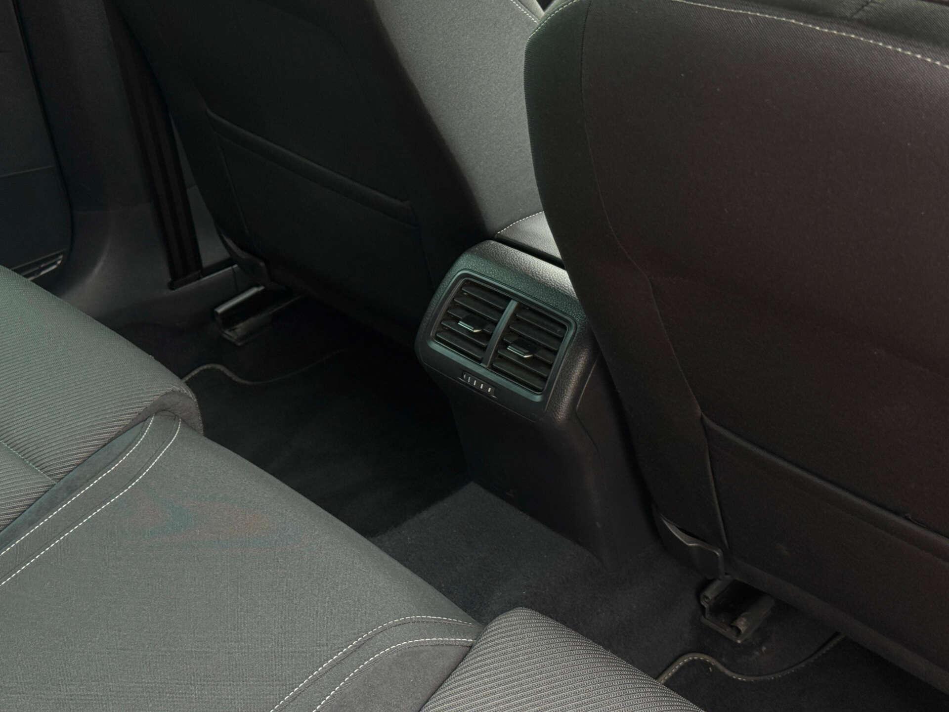 Volkswagen Golf view 34