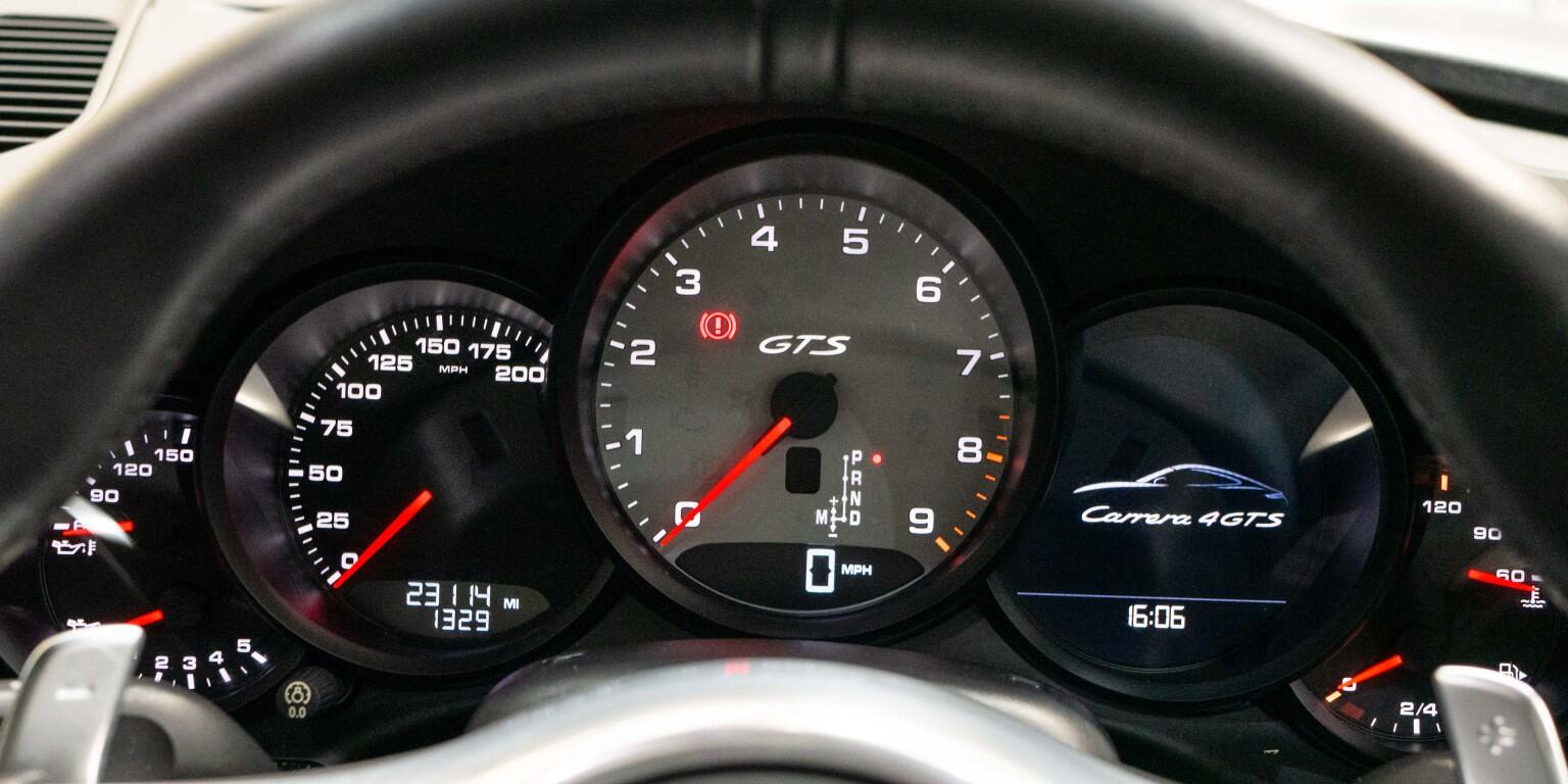 Porsche 911 view 35