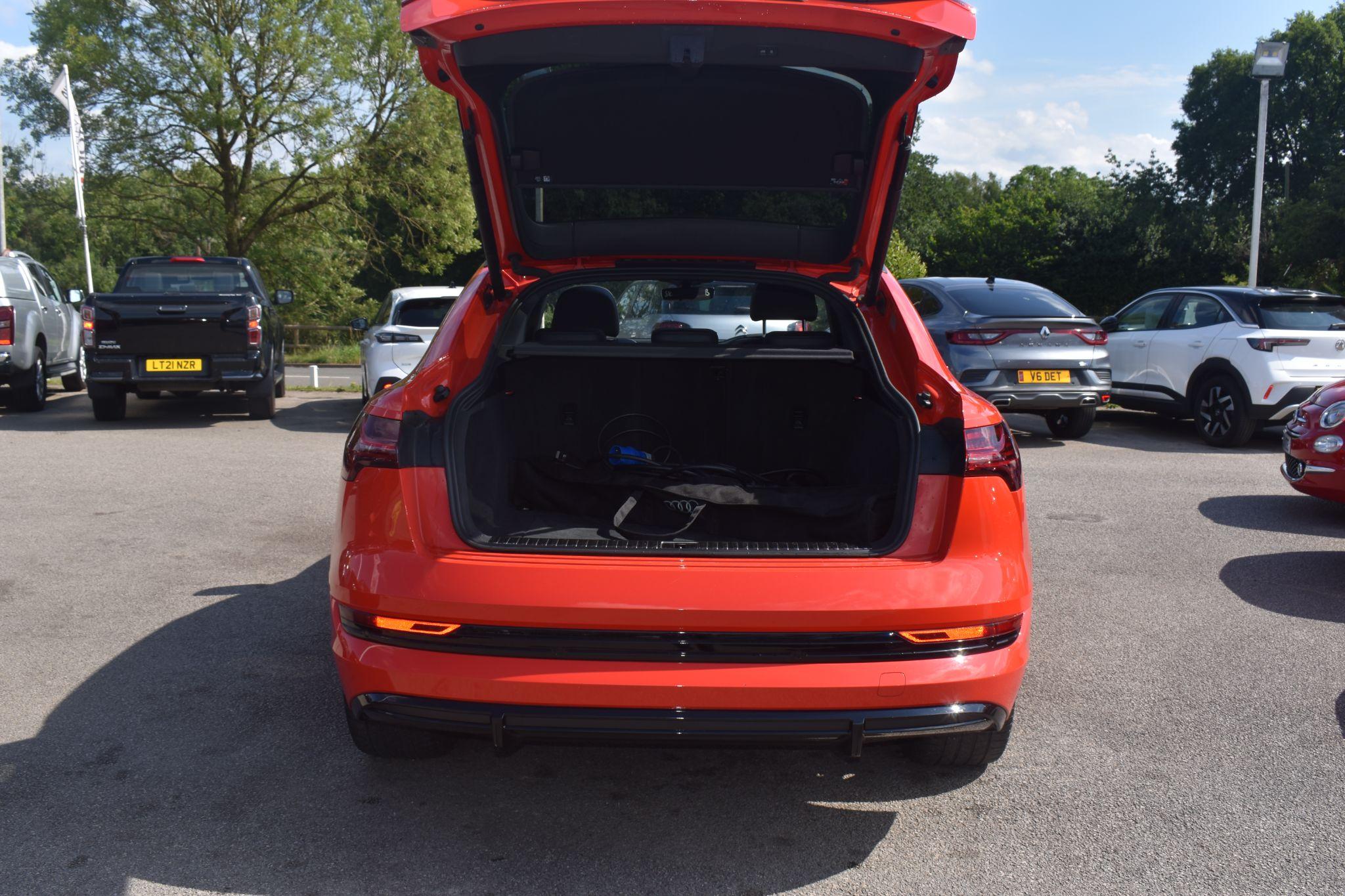 e-tron - 55 Launch Edition Sportback Auto quattro 5dr 95kWh - Image 4