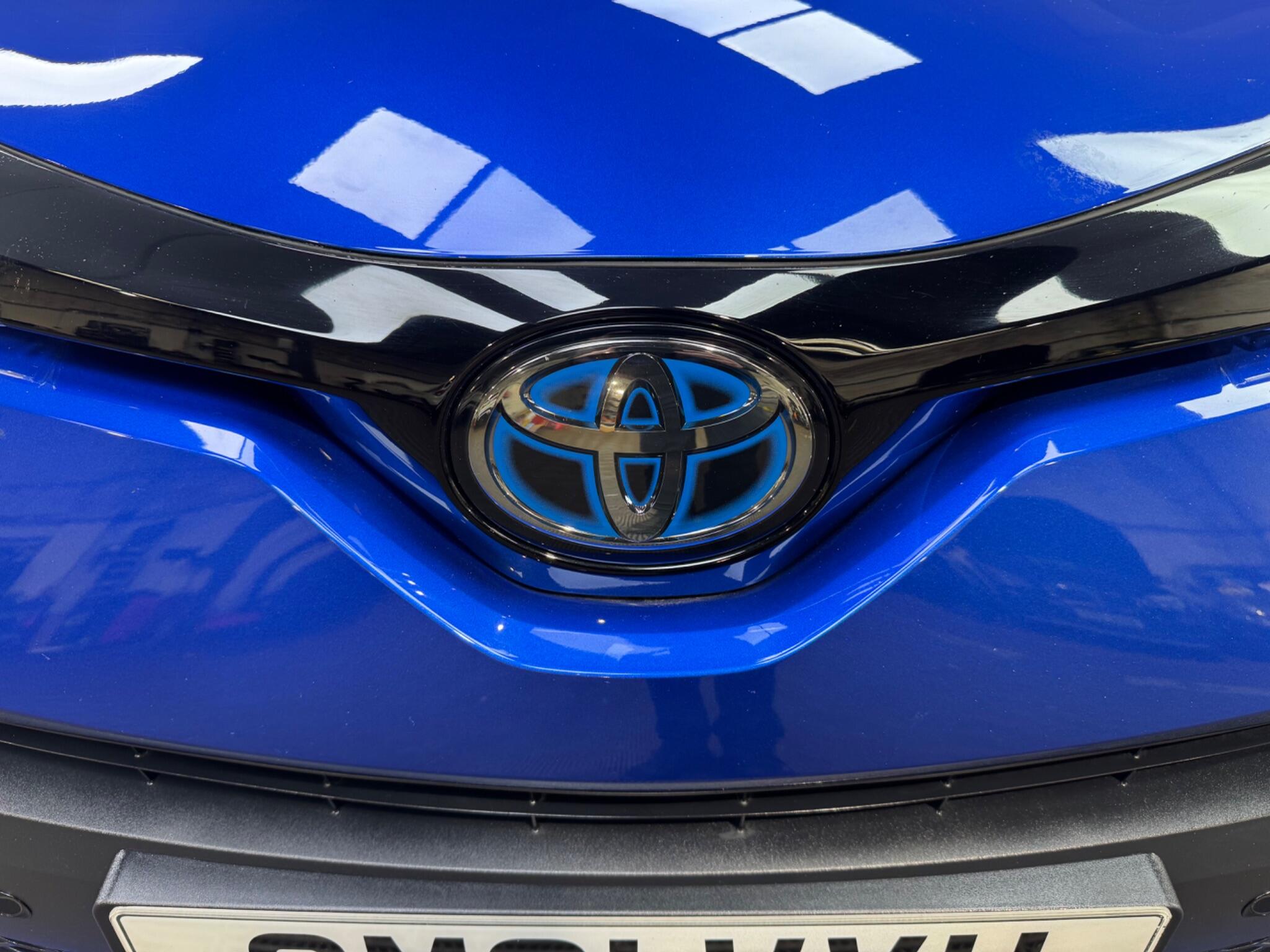 Toyota C-HR view 11