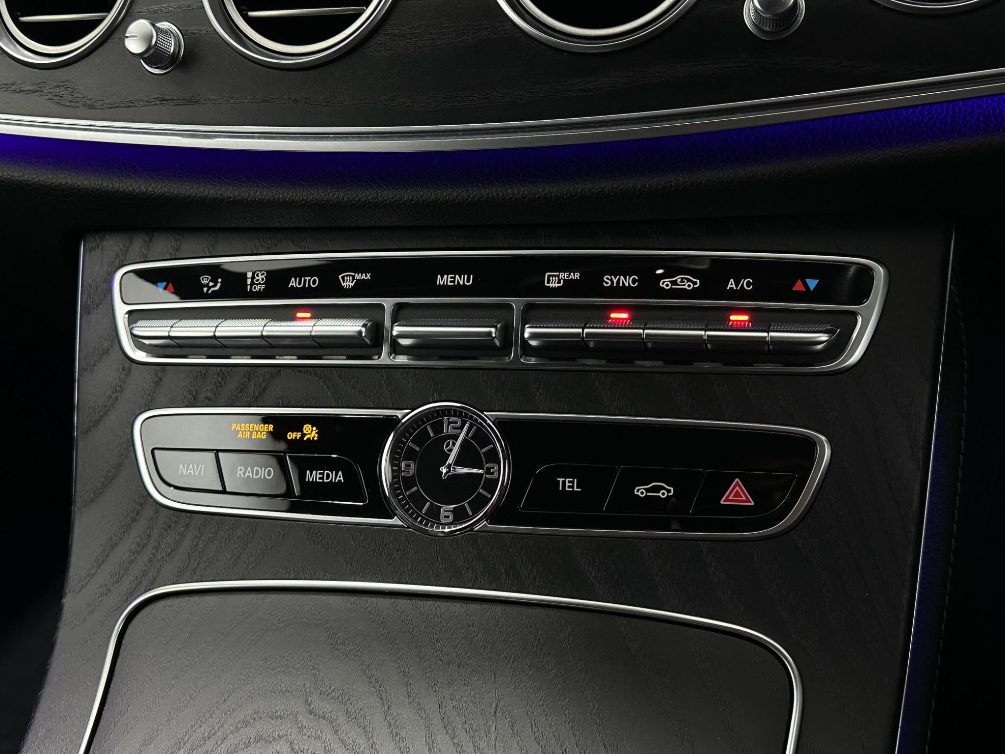 Mercedes-Benz E Class view 23