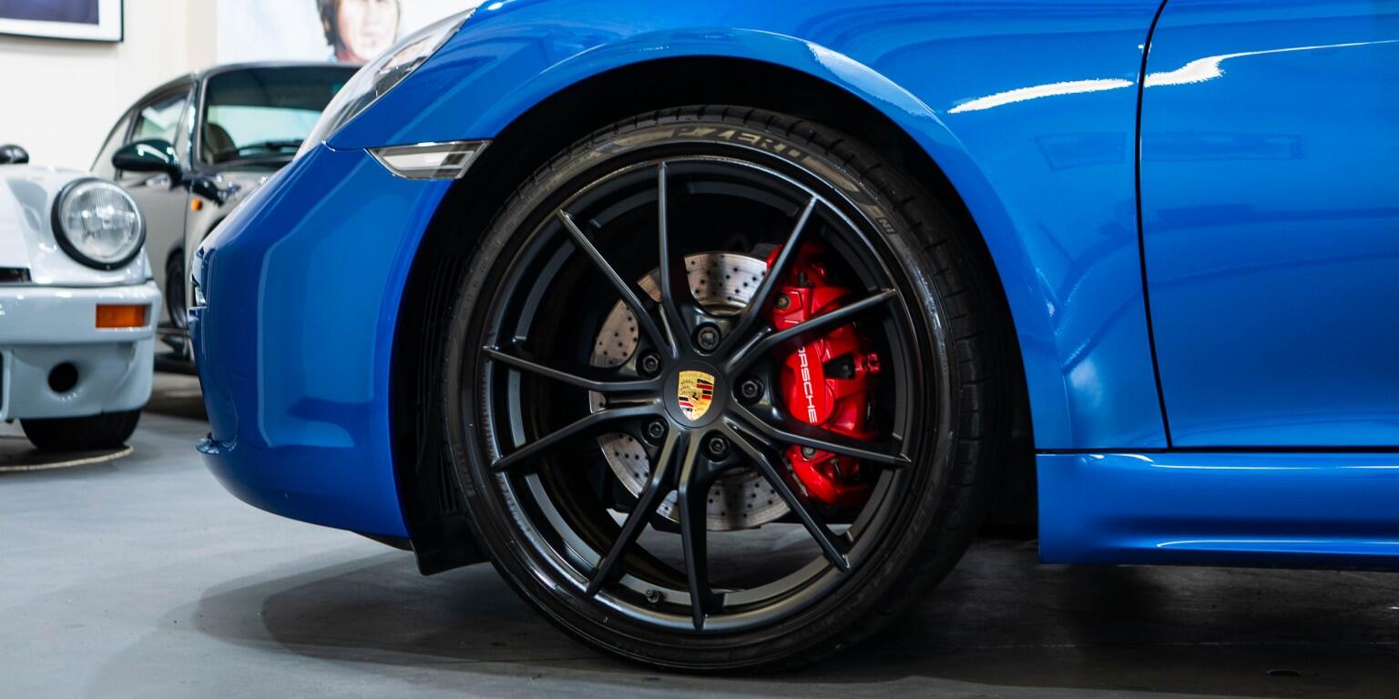 Porsche Cayman view 9