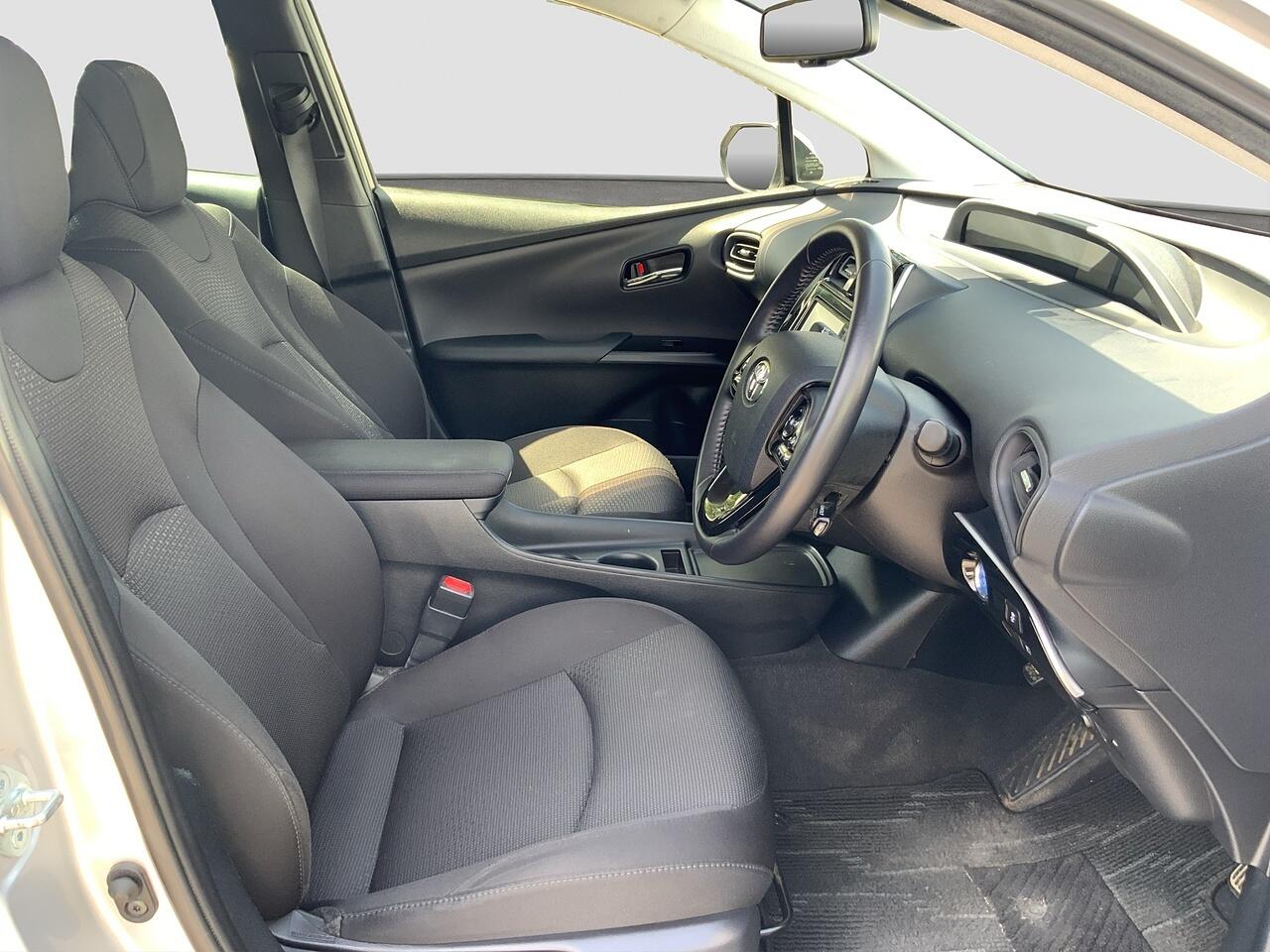 Toyota Prius view 11