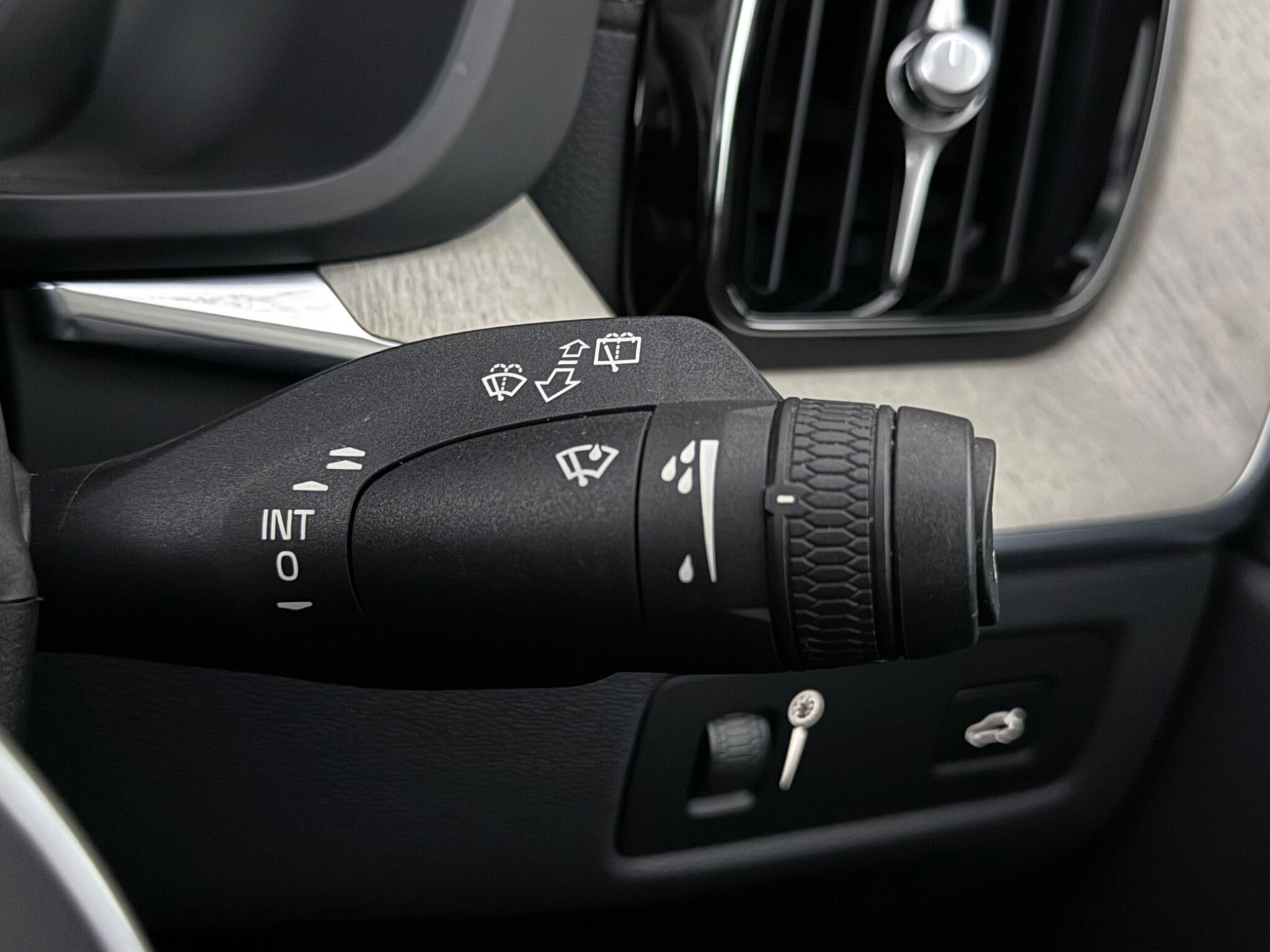 Volvo XC60 view 17