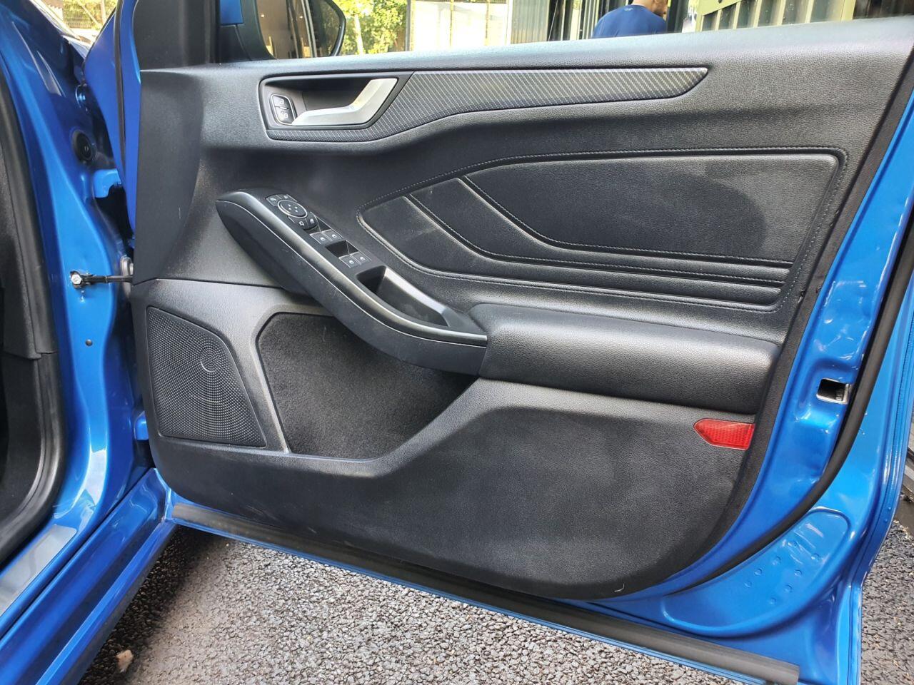 Ford Focus view 13