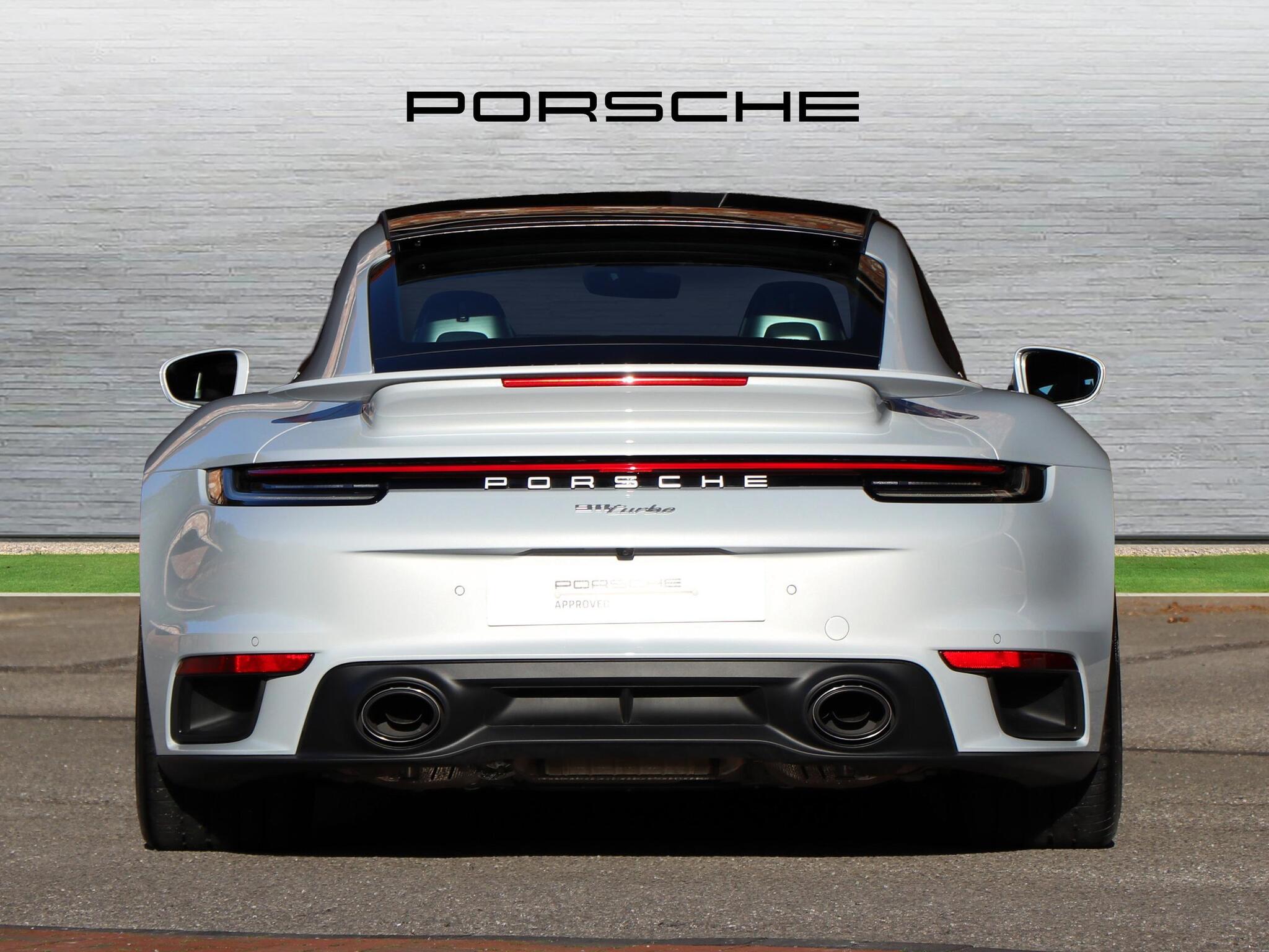 Porsche 911 view 8