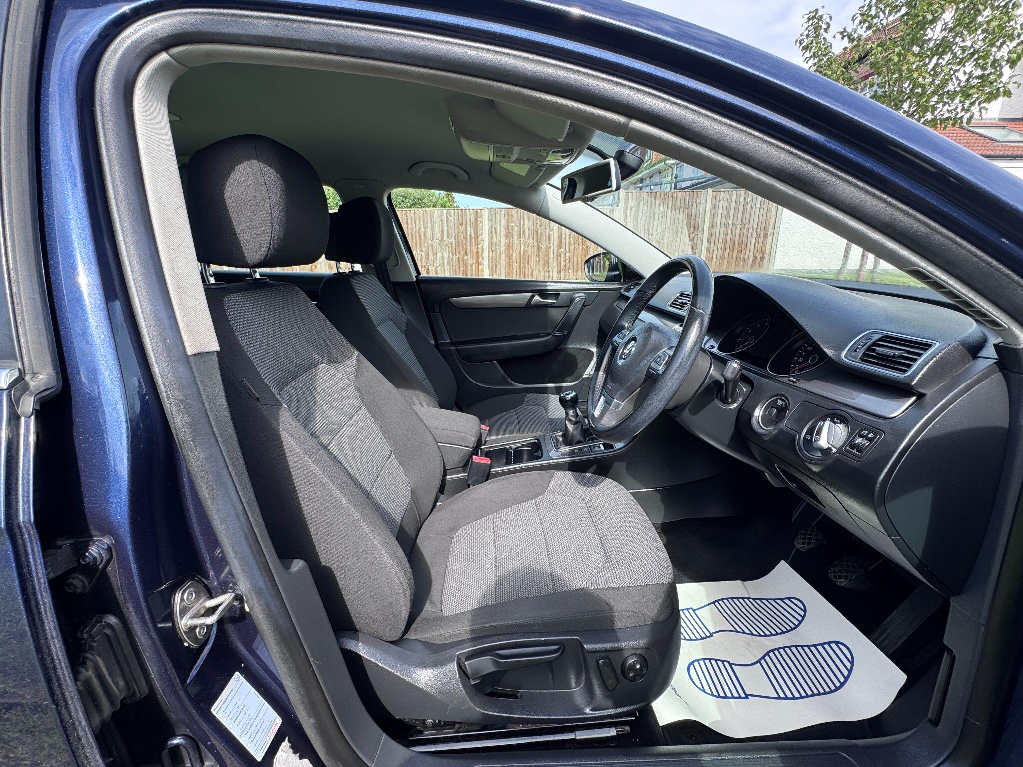 2011 Volkswagen Passat image 17