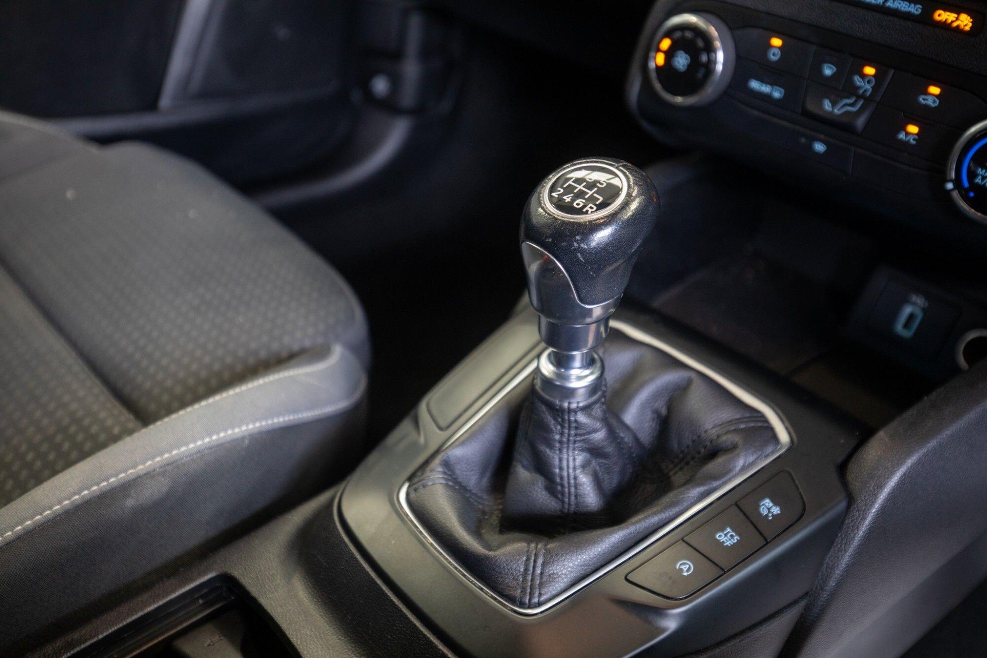 Ford Focus view 22