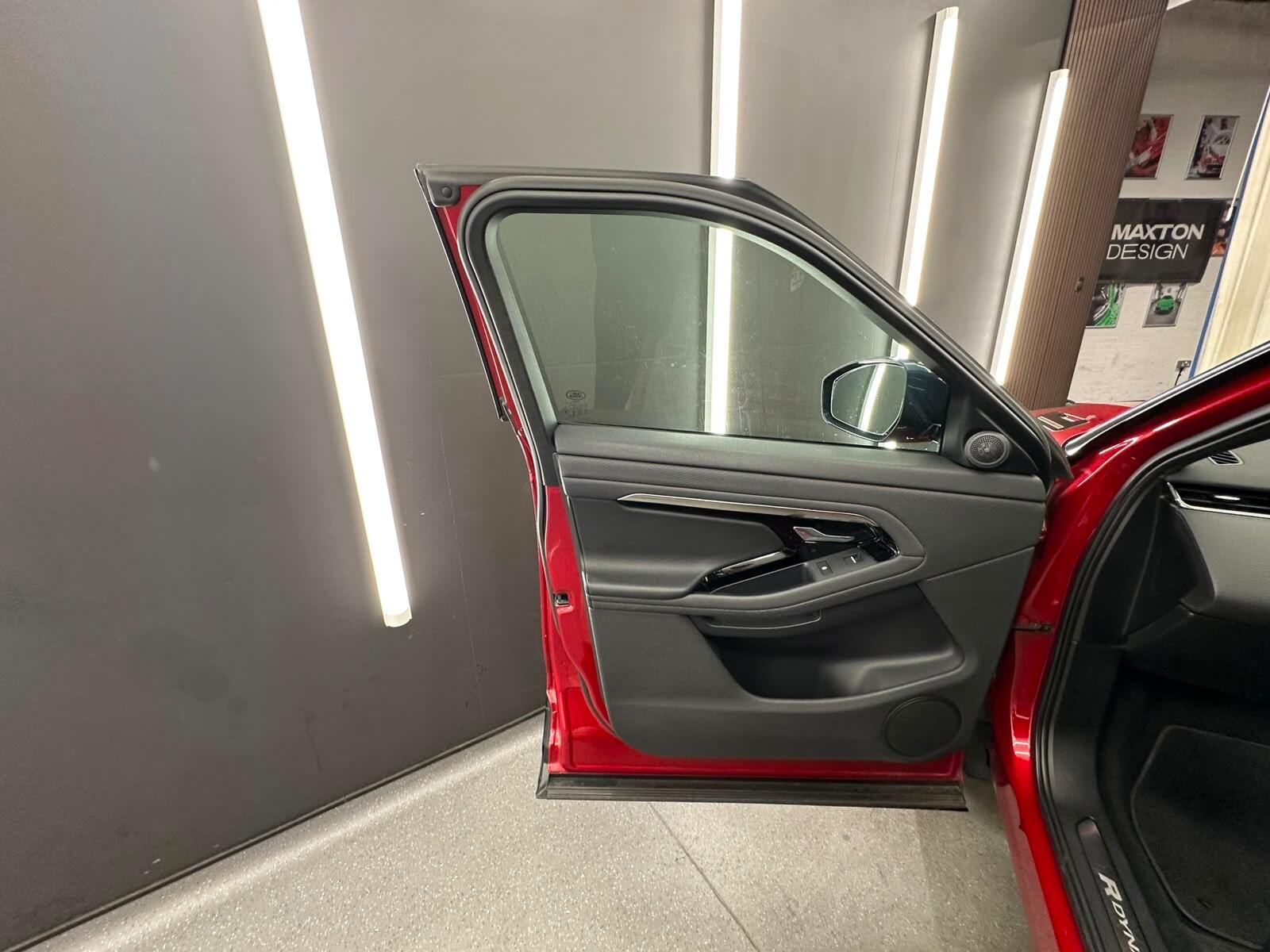 Land Rover Range Rover Evoque view 21